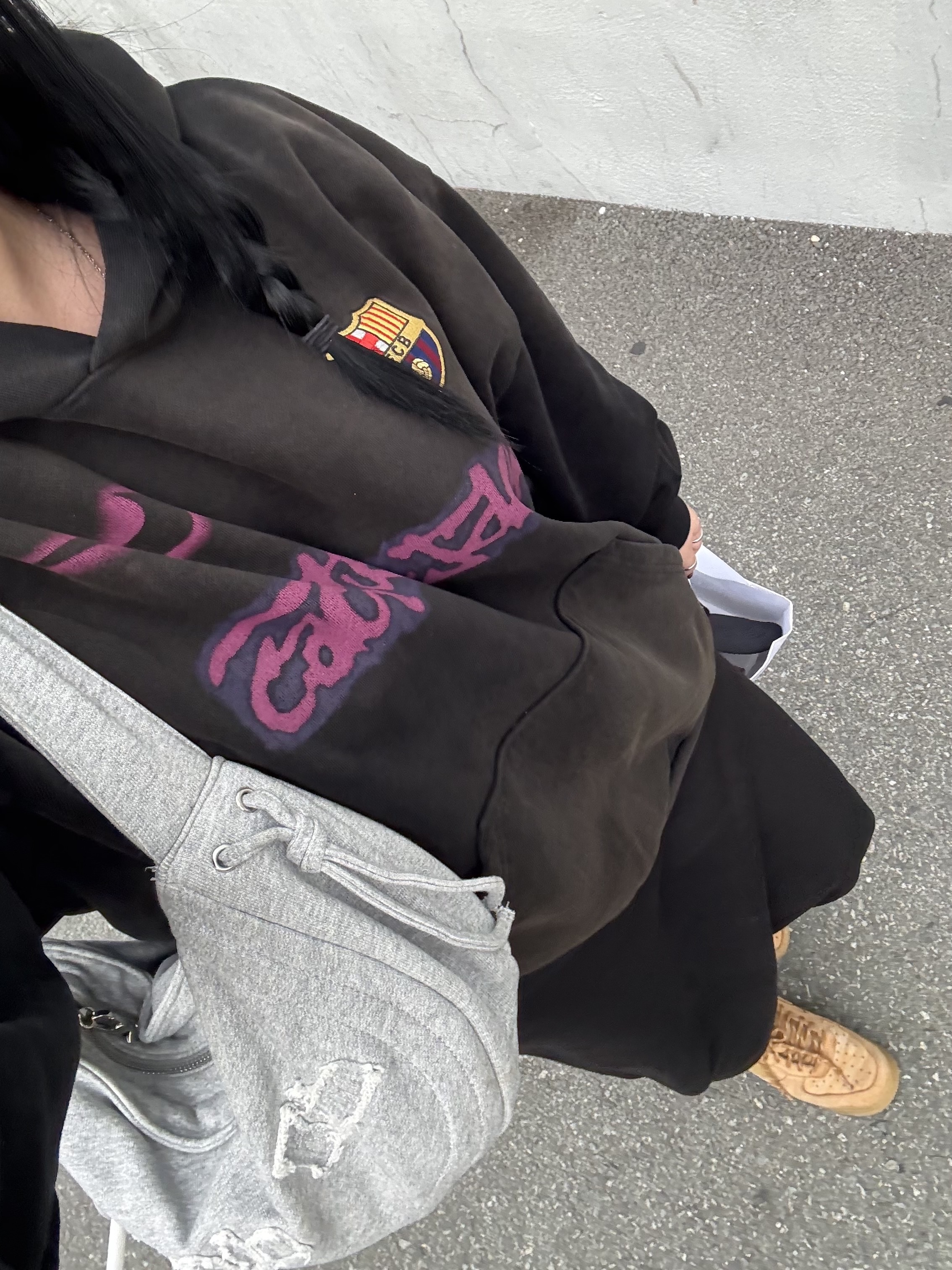 Nike FC Barcelona x Travis Scott Spray Logo Hoodie Black 착용 스타일