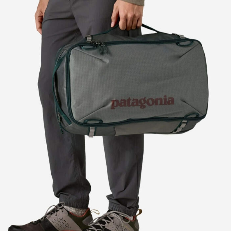 Patagonia Black Hole Mini MLC 30L Black, Patagonia Black Hole Mini MLC 30L Noble Grey 착용 스타일 - 10