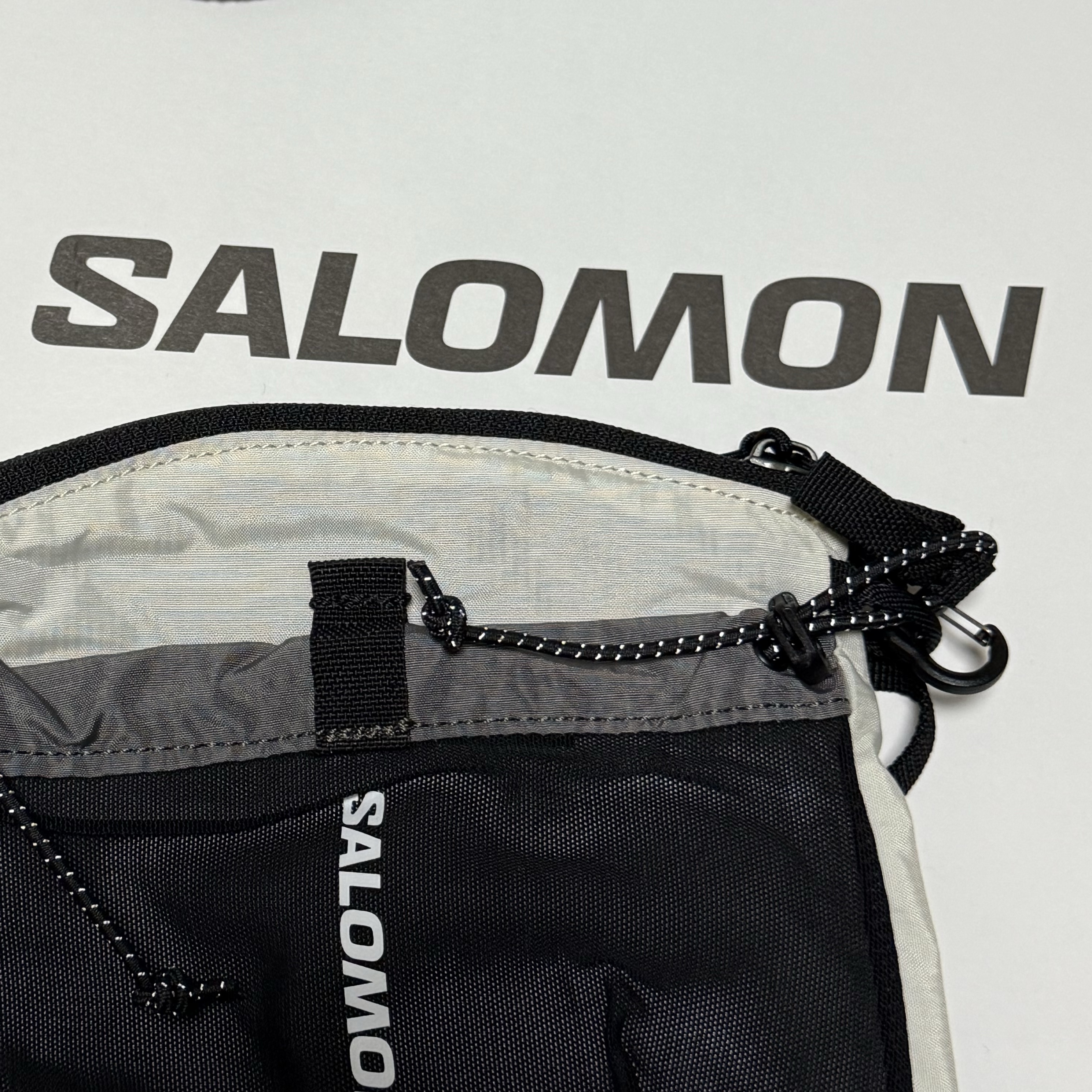 Salomon Ultimo 2L Crossbody Bag Black, Supreme Side Mesh Camp Cap Black - 25SS 착용 스타일 - 2
