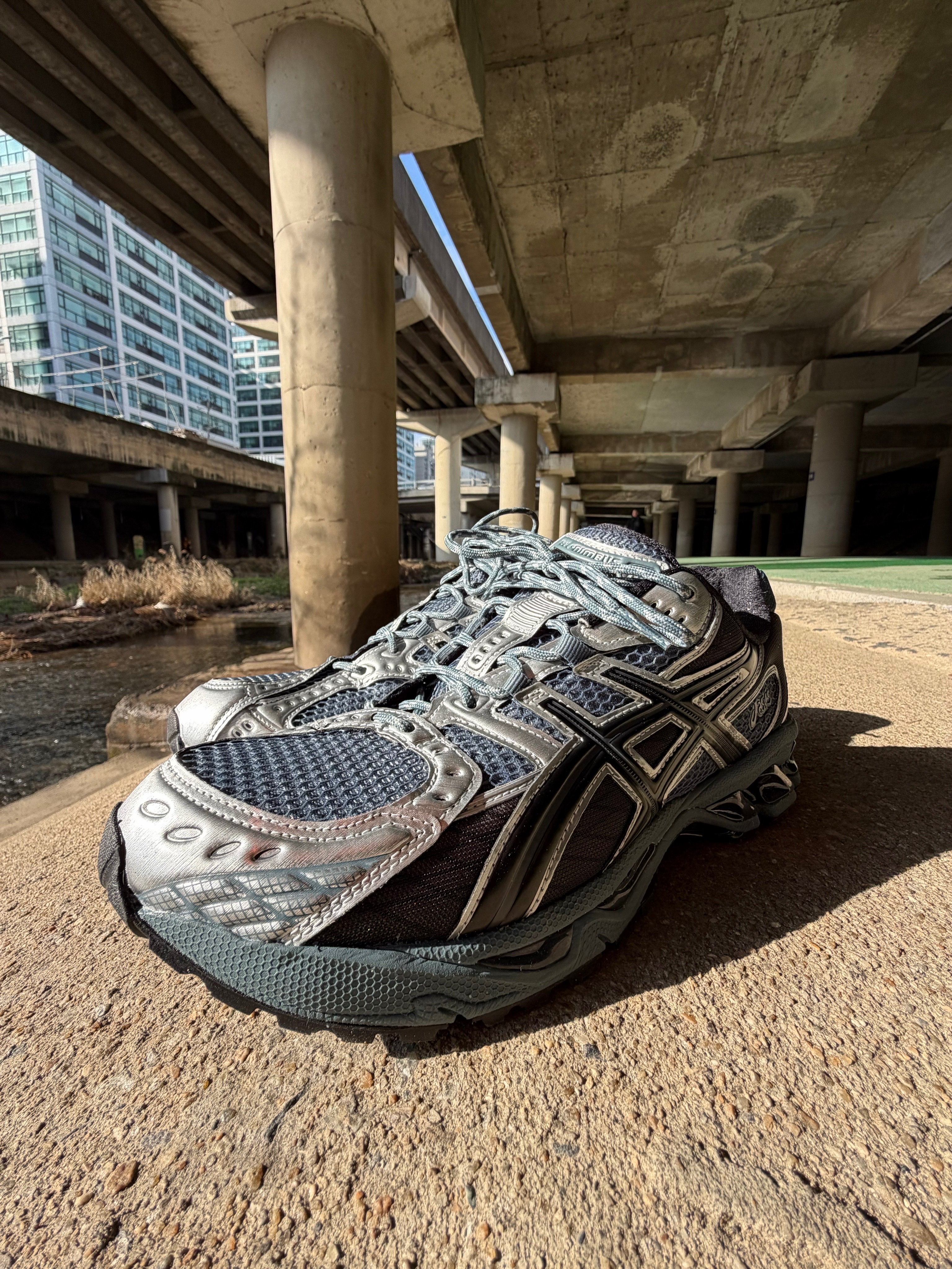 Asics Gel-Nimbus 10.1 Ironclad Graphite Grey, Asics Gel-Nimbus 10.1 Black Grand Shark 착용 스타일 - 8