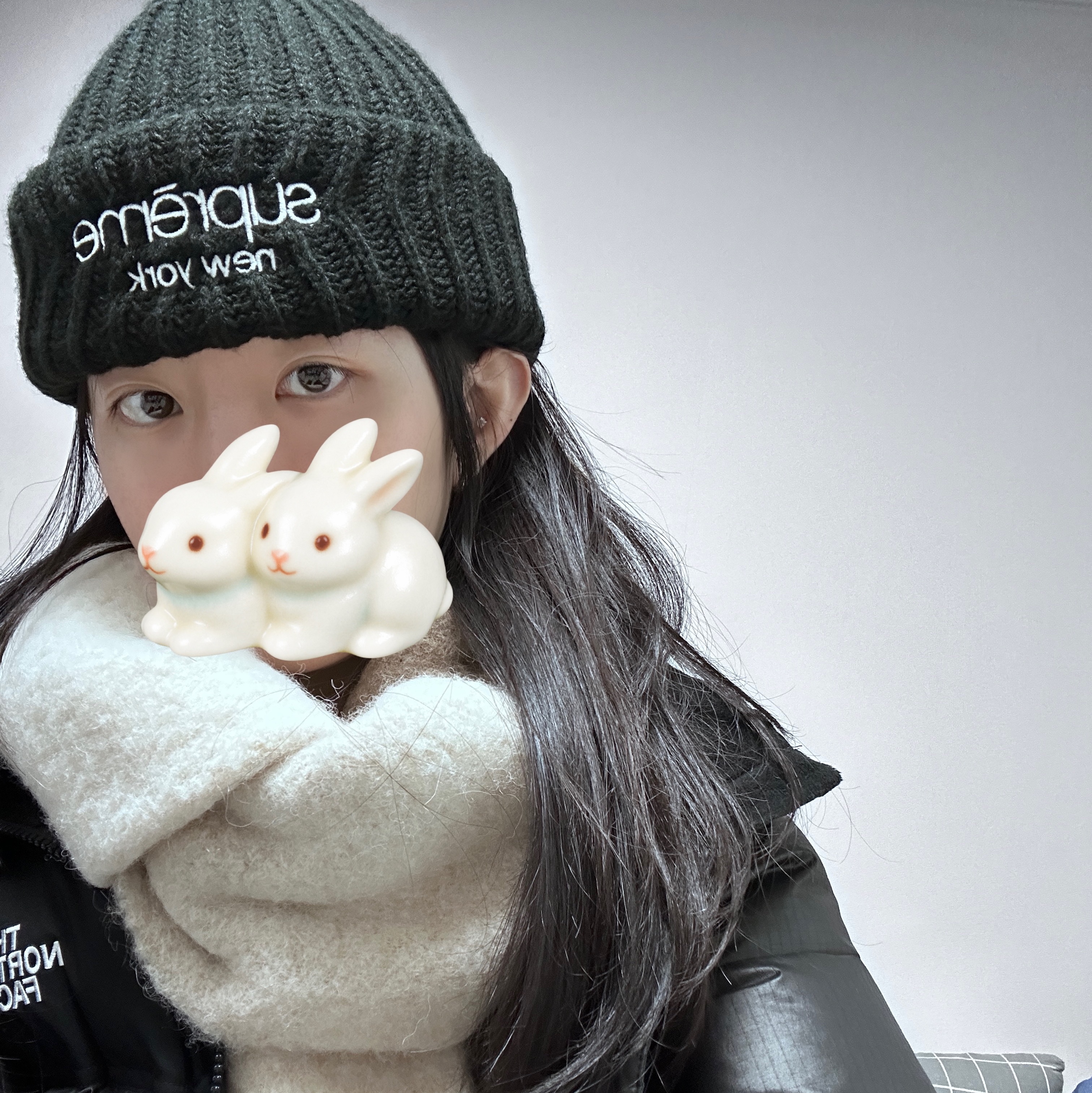 Supreme Classic Logo Chunky Ribbed Beanie Black - 24FW 착용 스타일