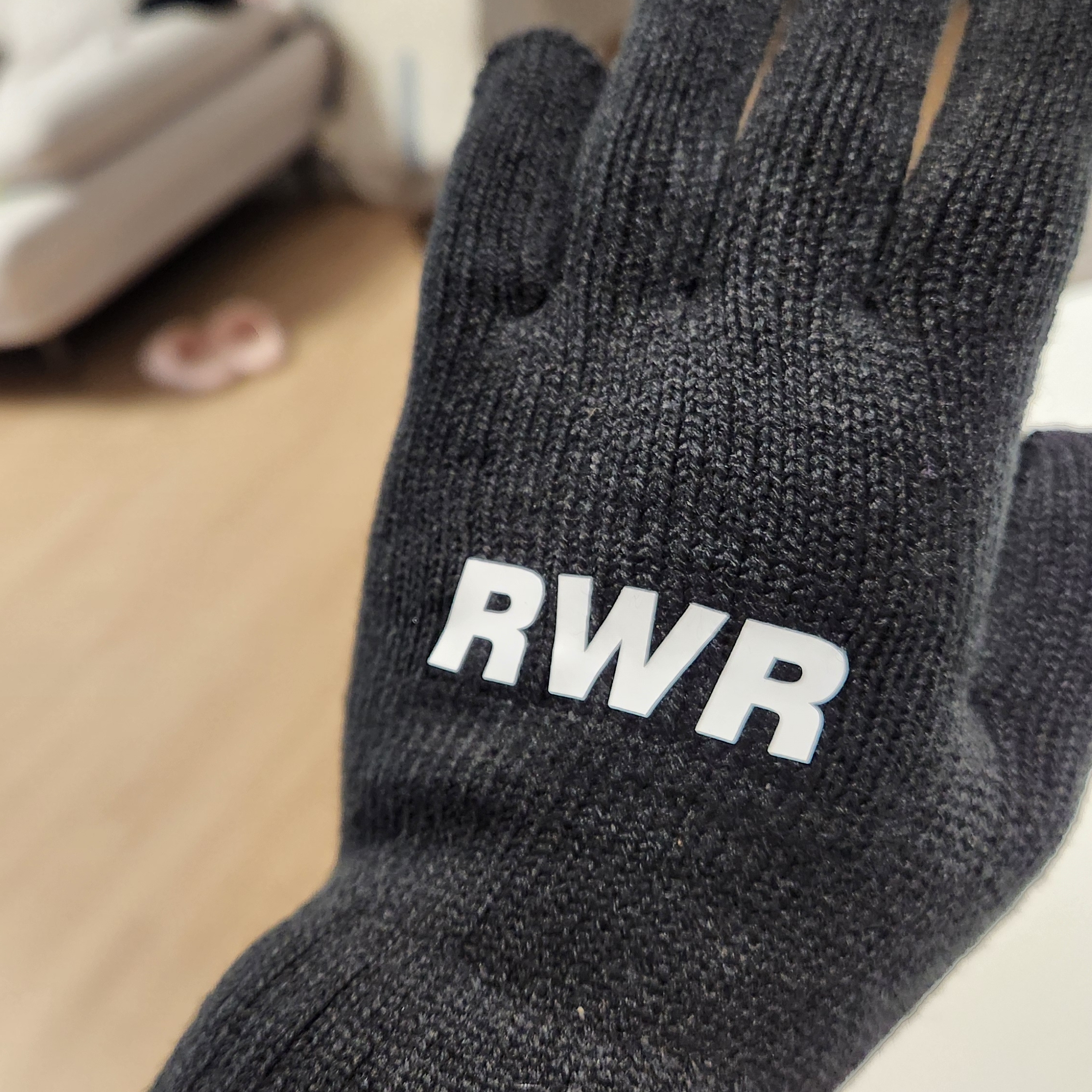 [KREAM 단독] runwhither Gloves Black 착용 스타일