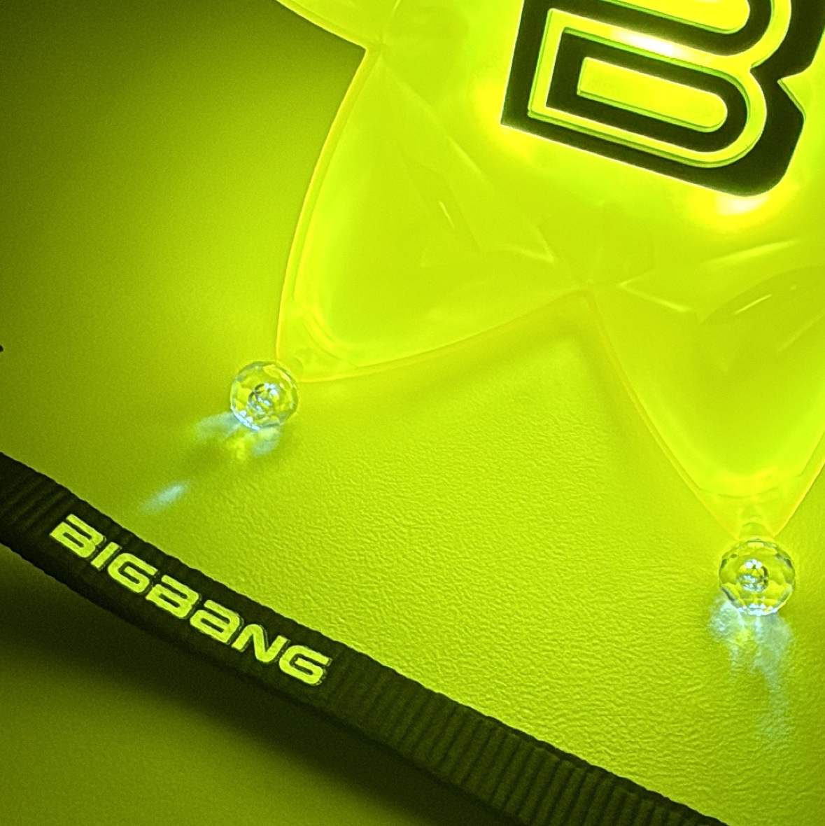 Bigbang Official Light Stick Ver.4 Black 2025 착용 스타일
