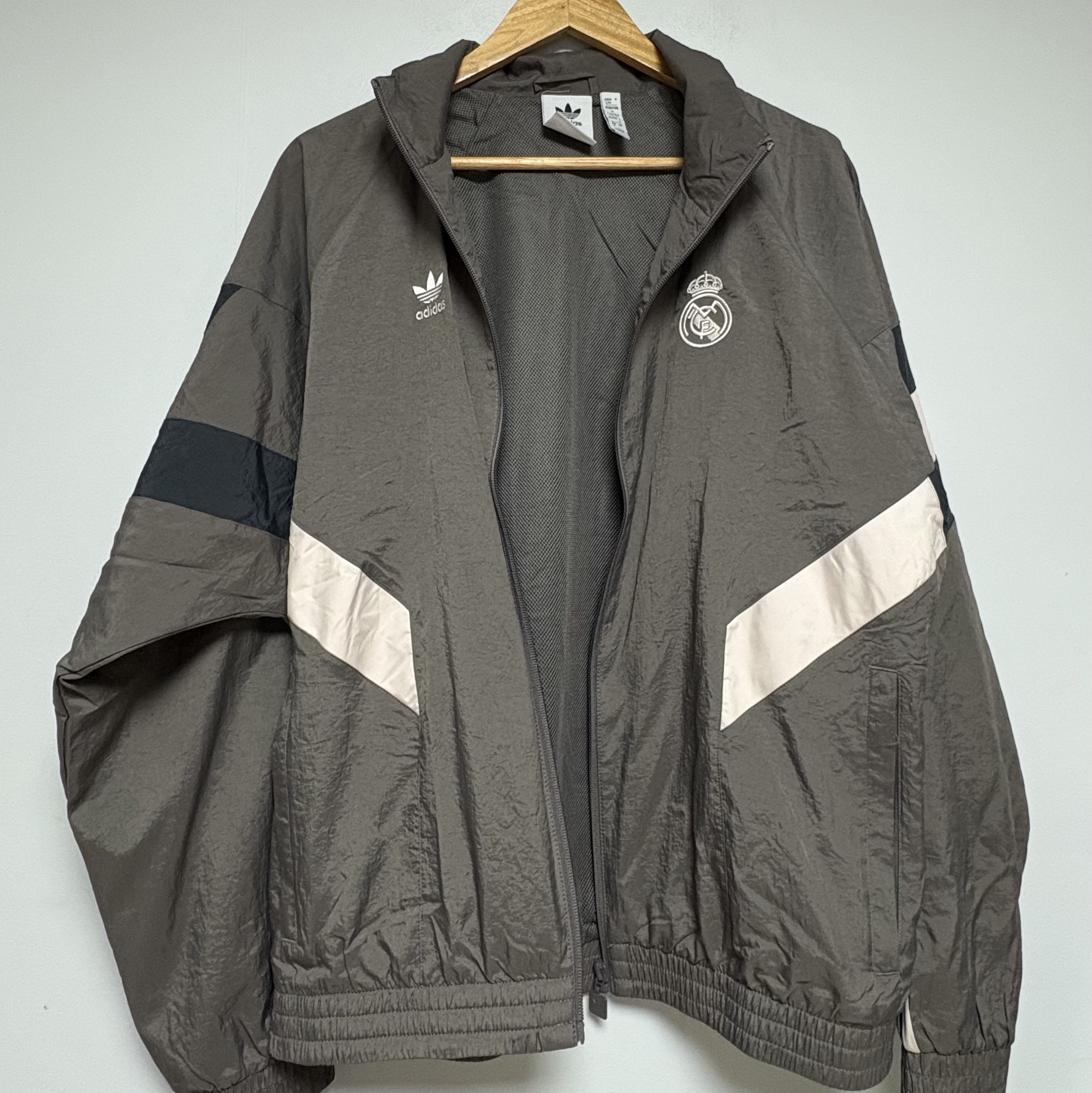Adidas Real Madrid Originals Track Top Charcoal Grey - KR Sizing 착용 스타일