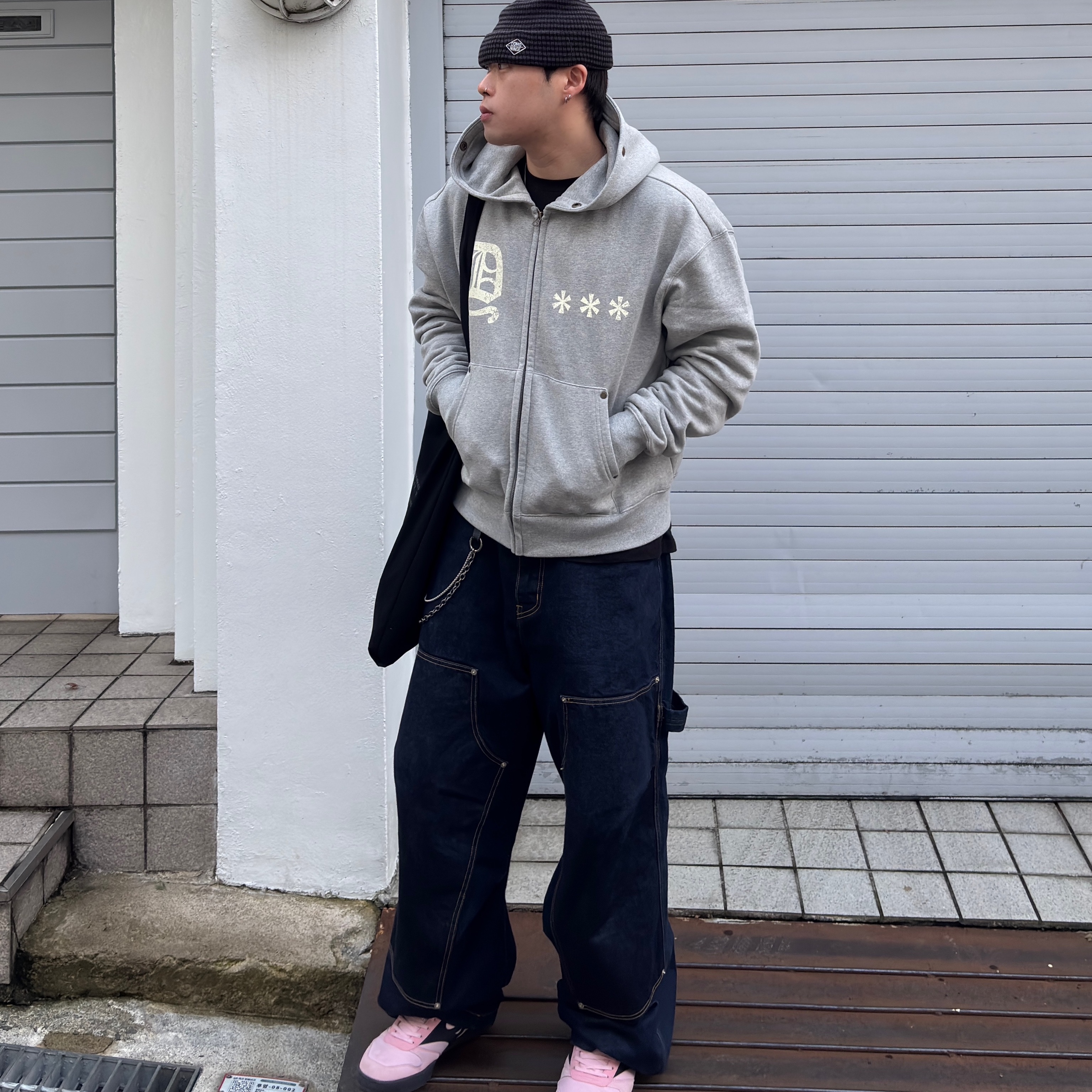 AMOU Fur Hoodie Zip Up Gray, AMOU Fur Hoodie Zip Up Black 착용 스타일 - 9