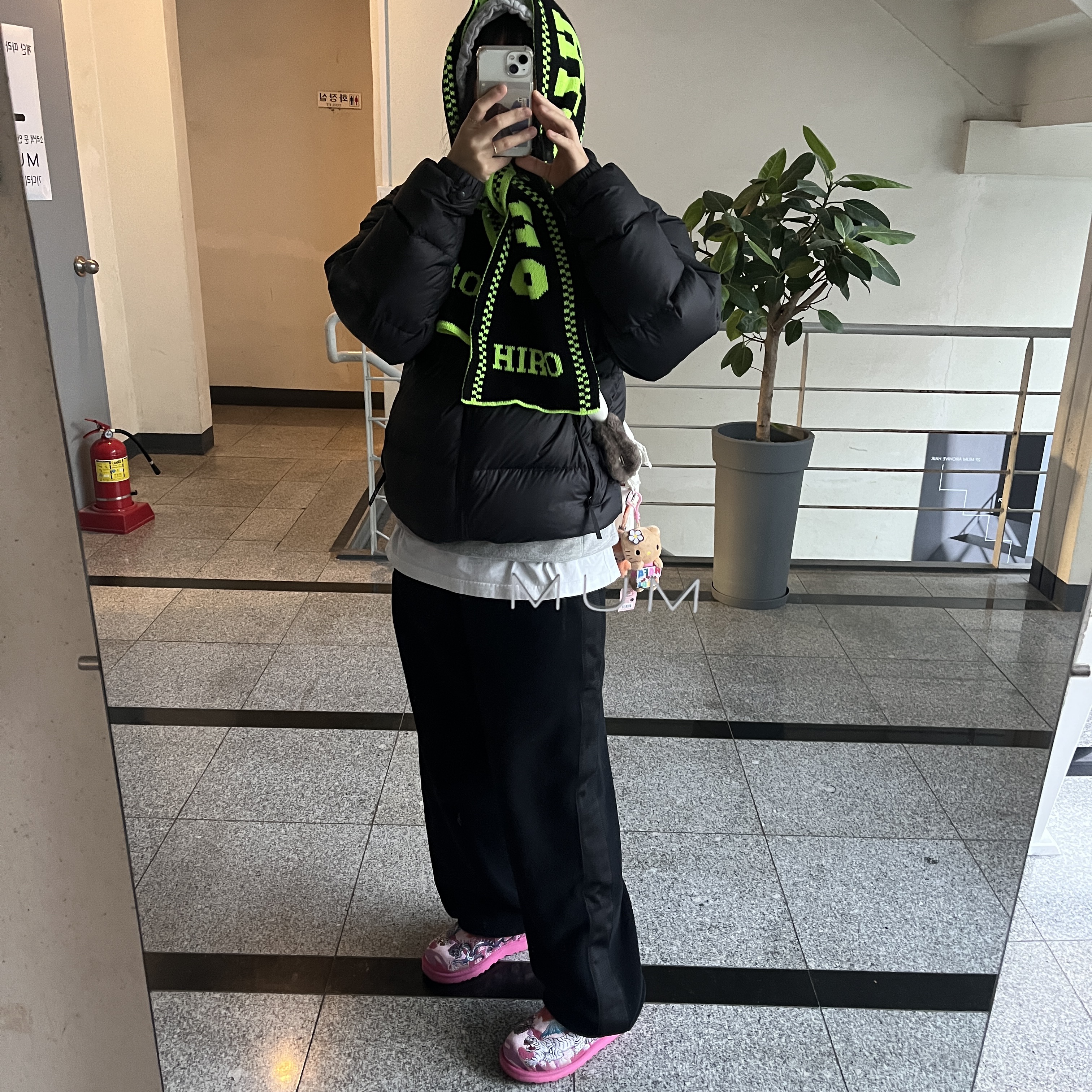 UGG x Palace Ultra Mini Boot Pink Camo, Uniqlo x Needles Fleece Wide Pants Black - KR 착용 스타일