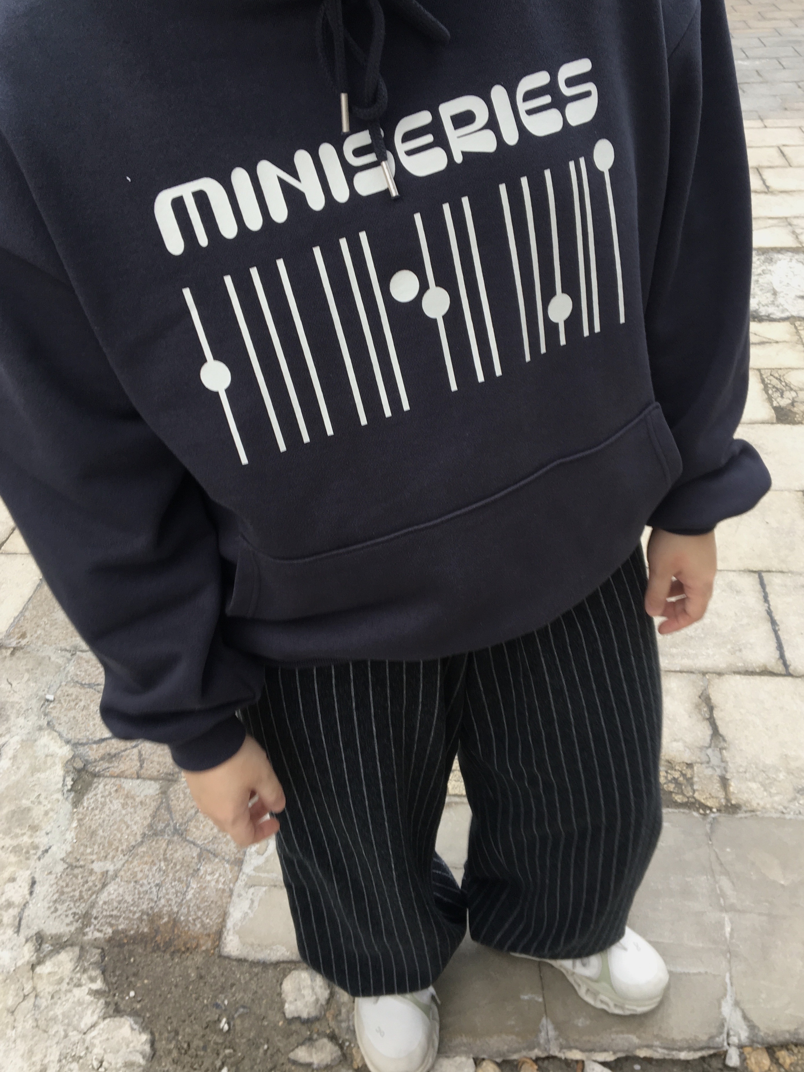 (W) On Running x Post Archive Faction (Paf) Cloudmonster 2 Moondust Chalk, Hono Report Easy Big Pants Black Stripe 착용 스타일