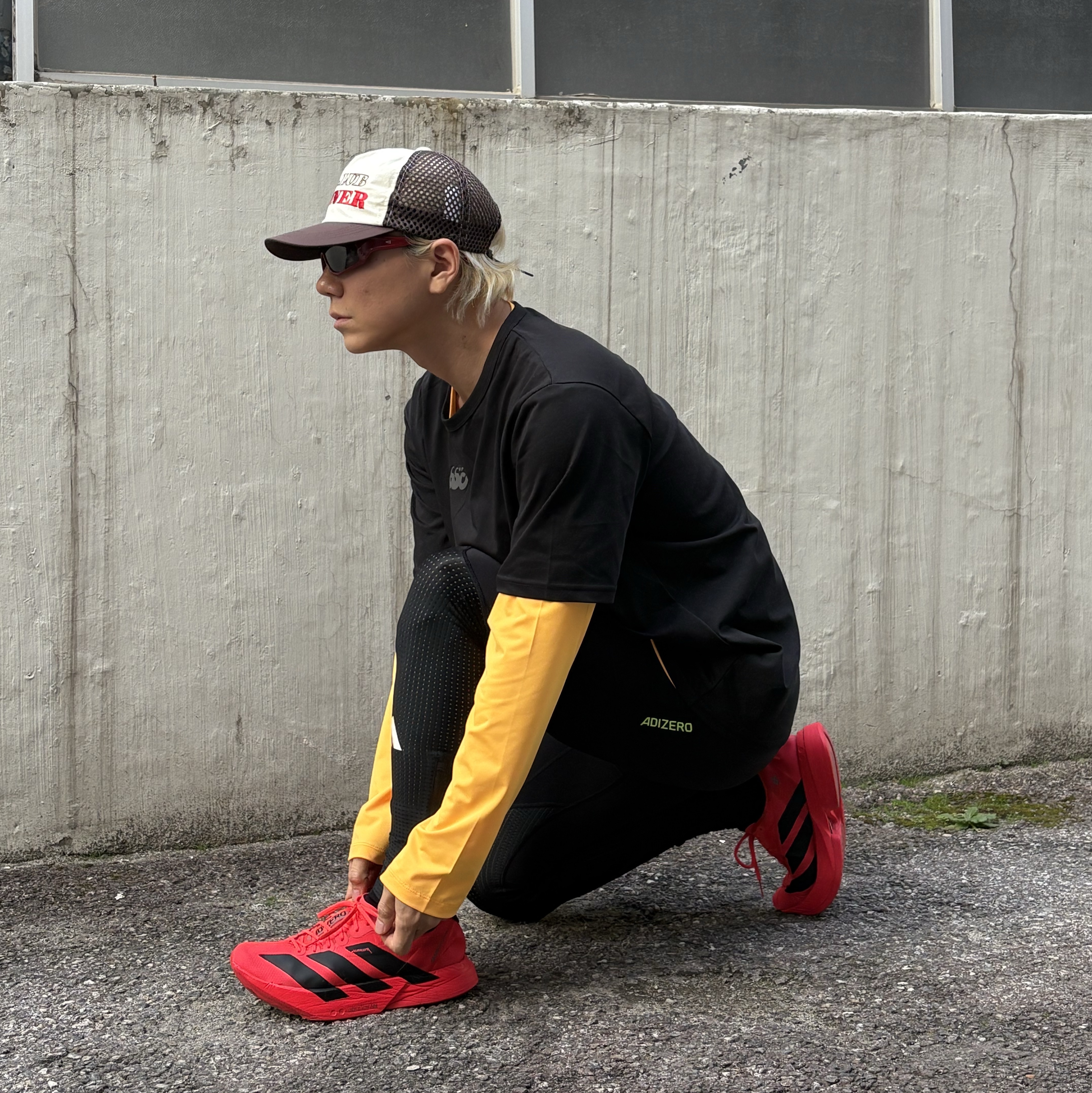 Adidas Adizero EVO SL Silver Metallic Lucid Red, Adidas Adizero Adios Pro 4 Lucid Red Core Black 착용 스타일 - 10