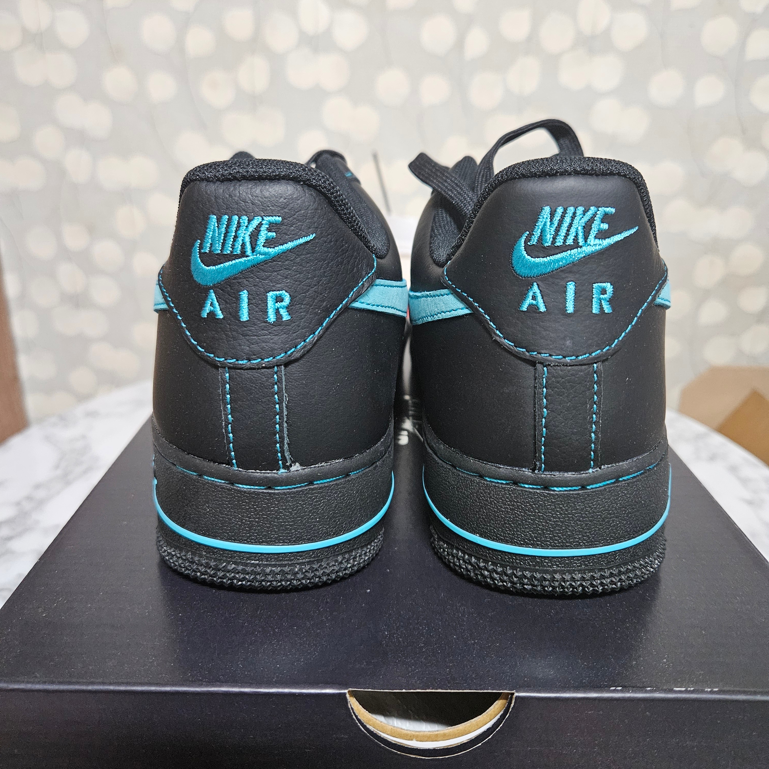 Nike Air Force 1 Low Black Aurora Green 착용 스타일 - 3