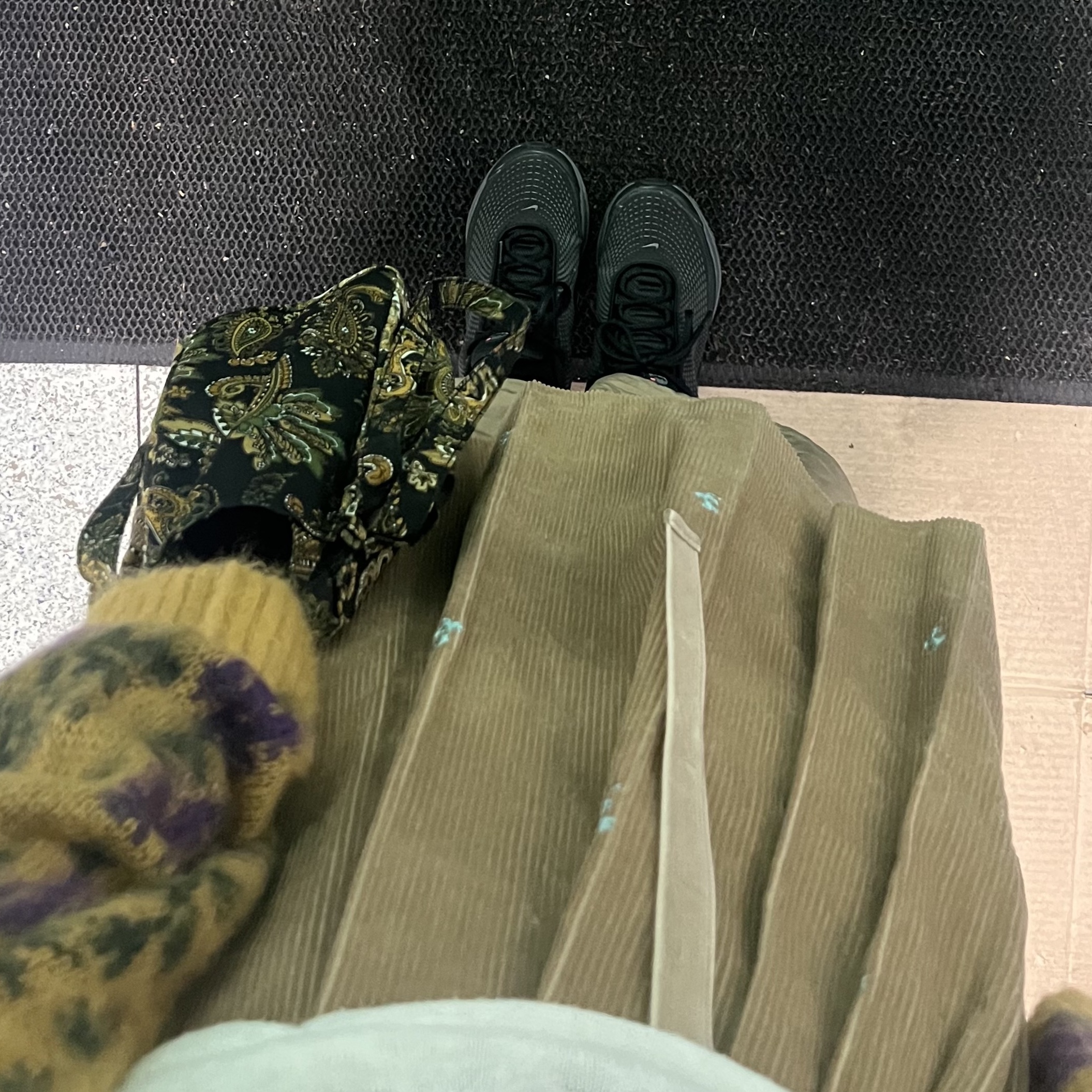 Needles Mohair Cardigan Flower, Nike Air Max Dn Black Light Crimson 착용 스타일 - 2