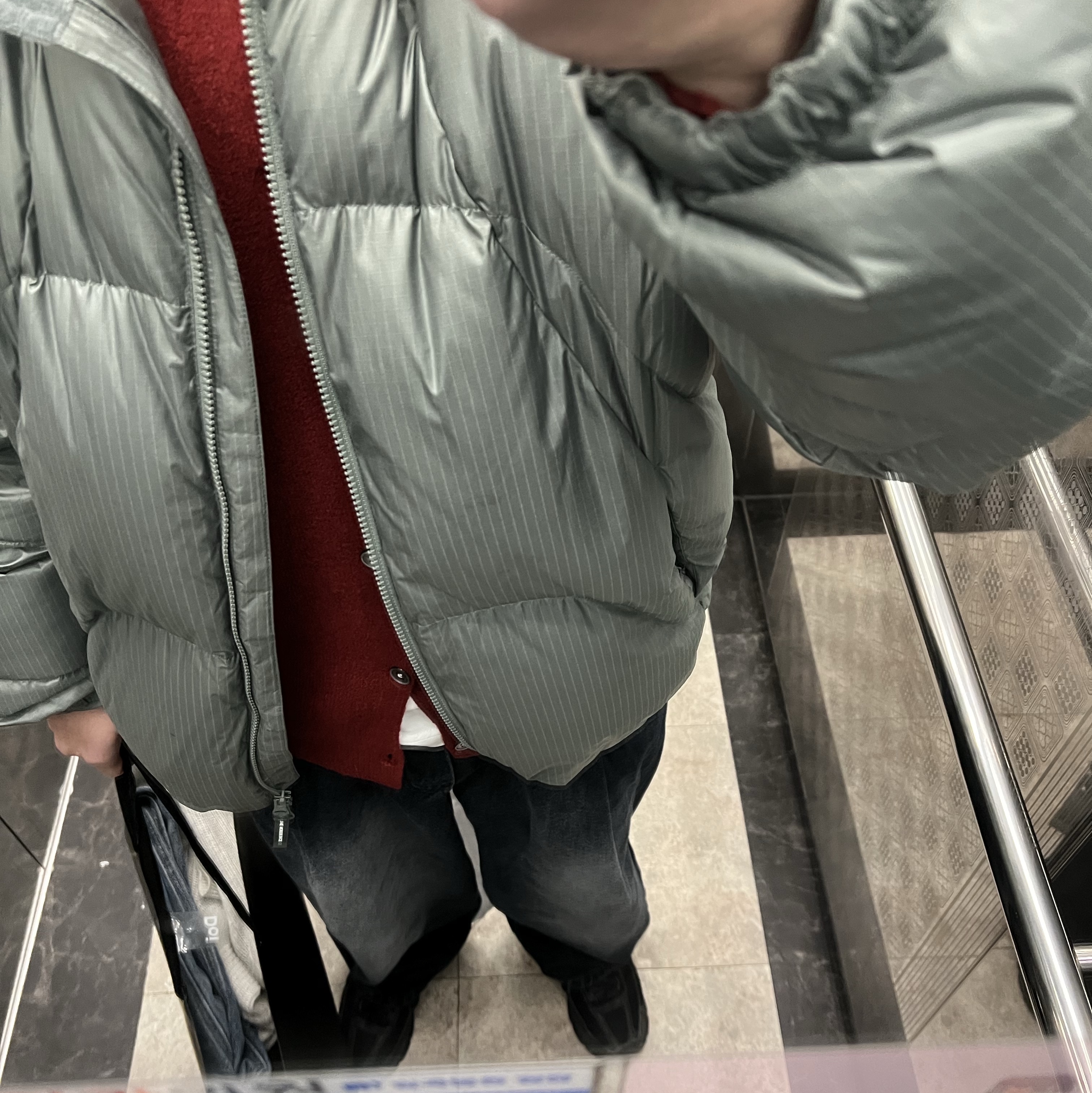 The North Face White Label Wave RDS Down Jacket Khaki 착용 스타일