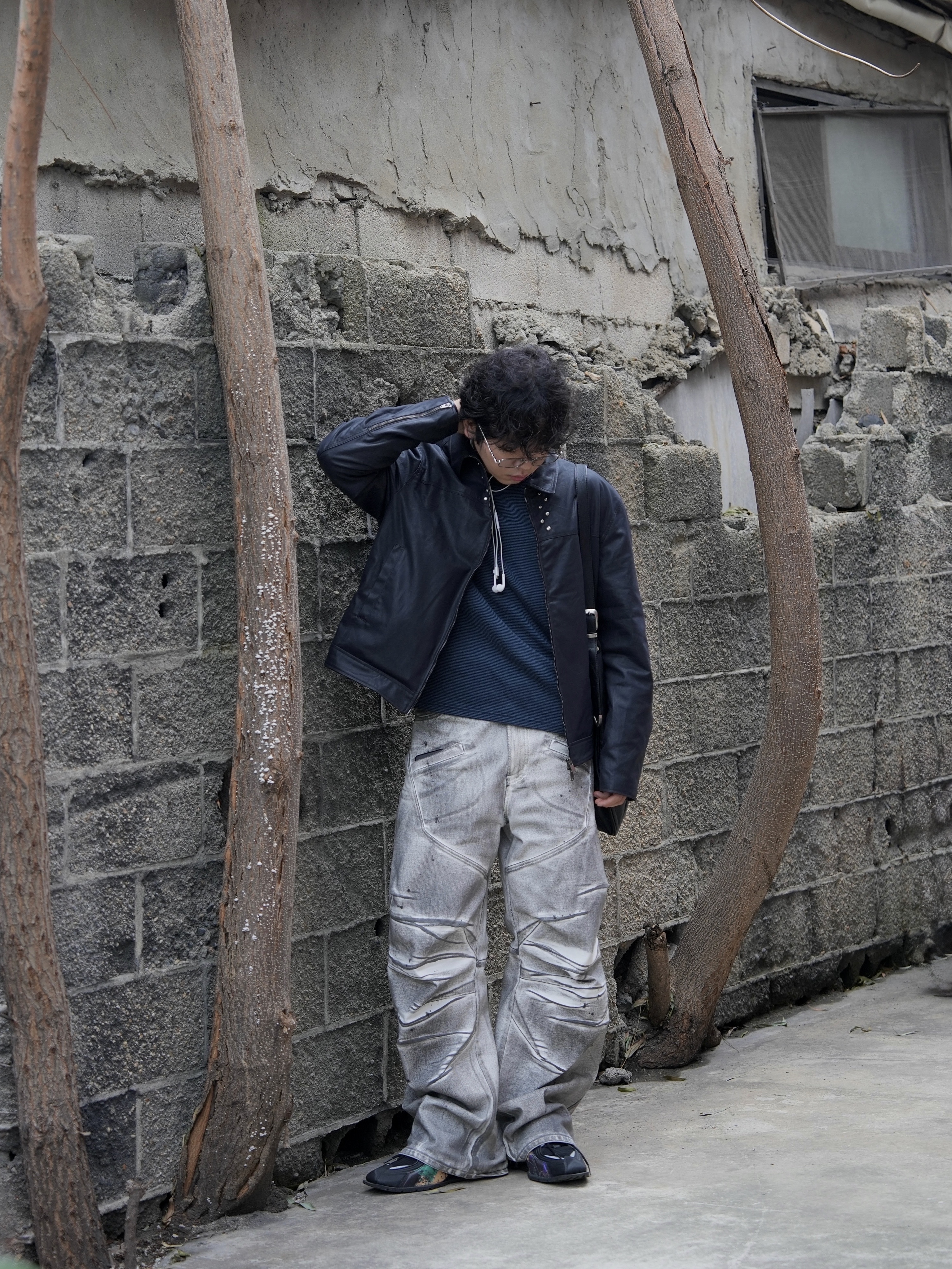 Gentle Monster Atomic 02 Silver, Nike x Martine Rose Shox MR4 Black Multi 착용 스타일 - 3