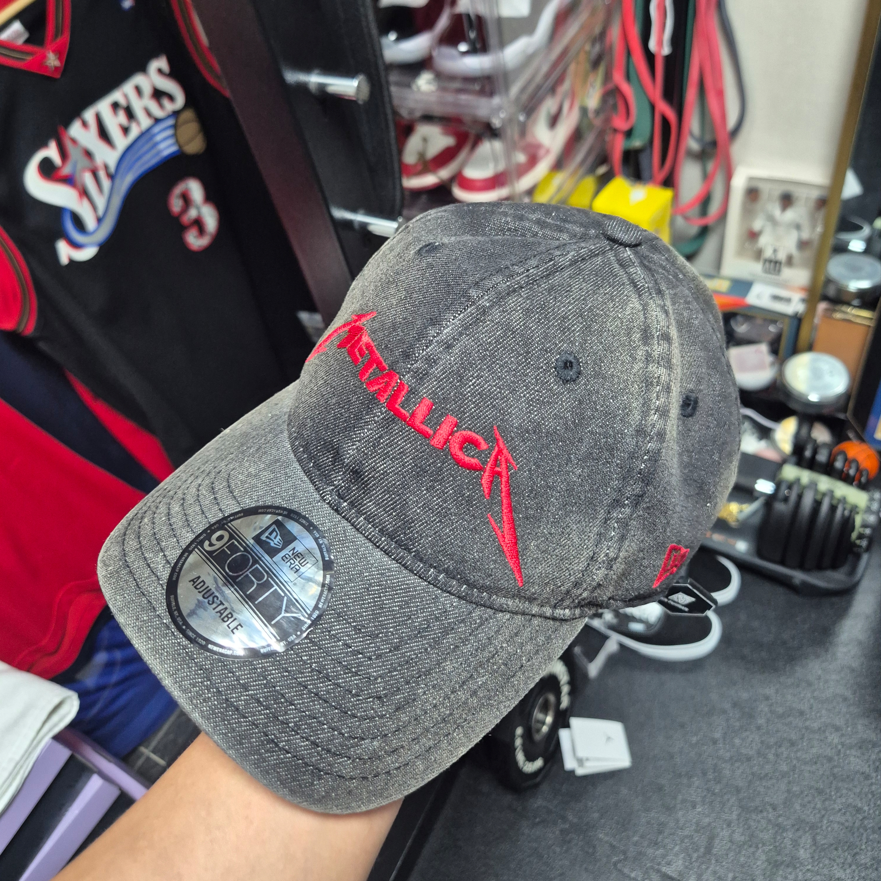 New Era x Metallica Denim Unstructured Ball Cap Black 착용 스타일