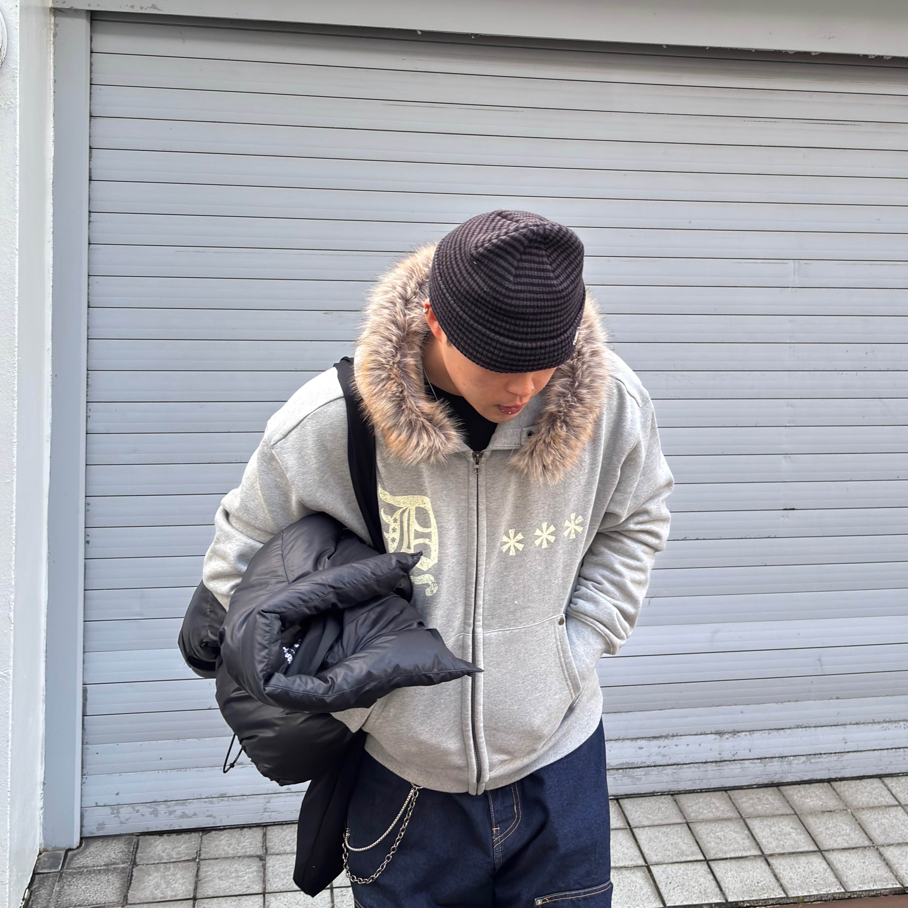 AMOU Fur Hoodie Zip Up Gray, AMOU Fur Hoodie Zip Up Black 착용 스타일 - 7