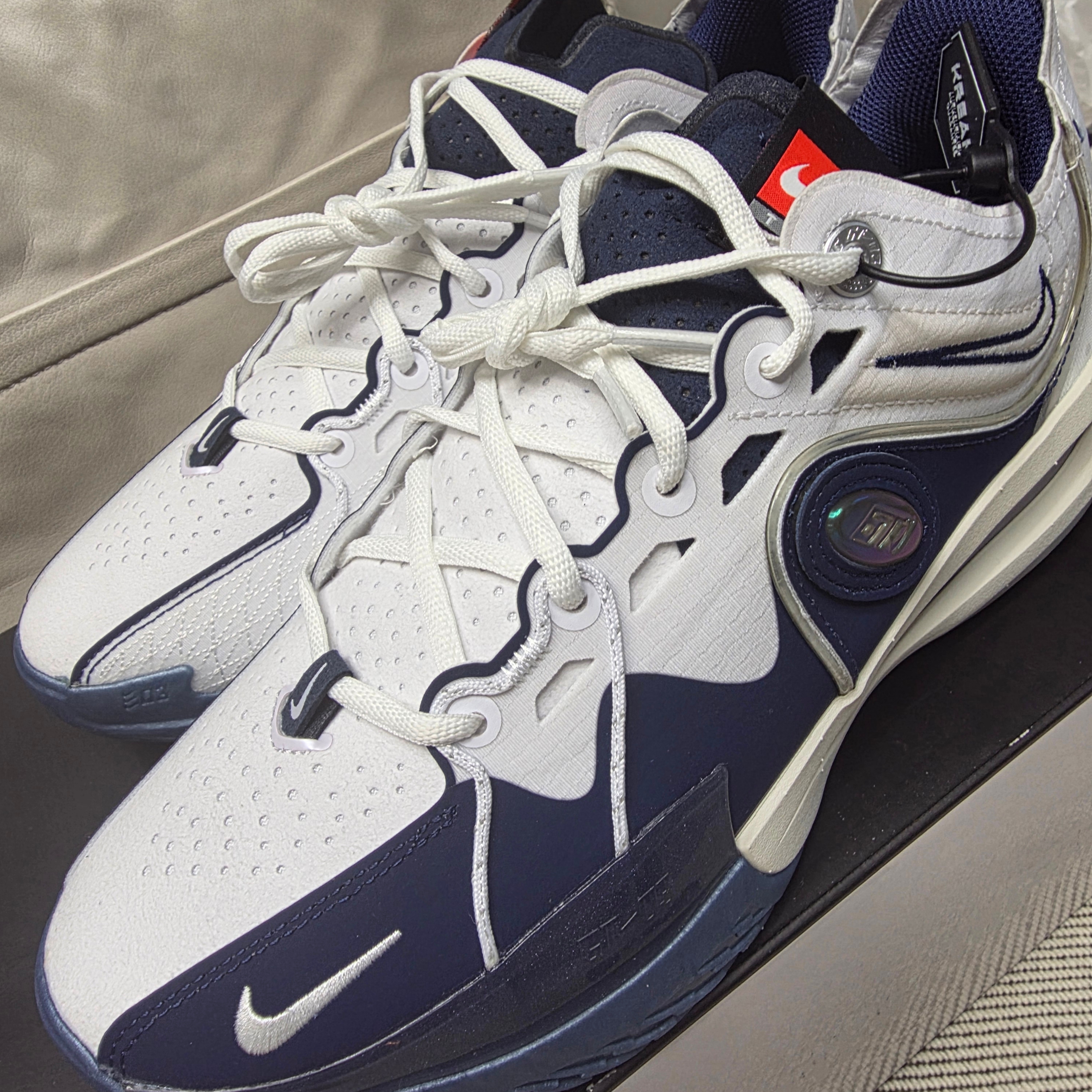 Nike Air Zoom GT Cut 3 ASW EP White Metallic Silver 착용 스타일 - 2