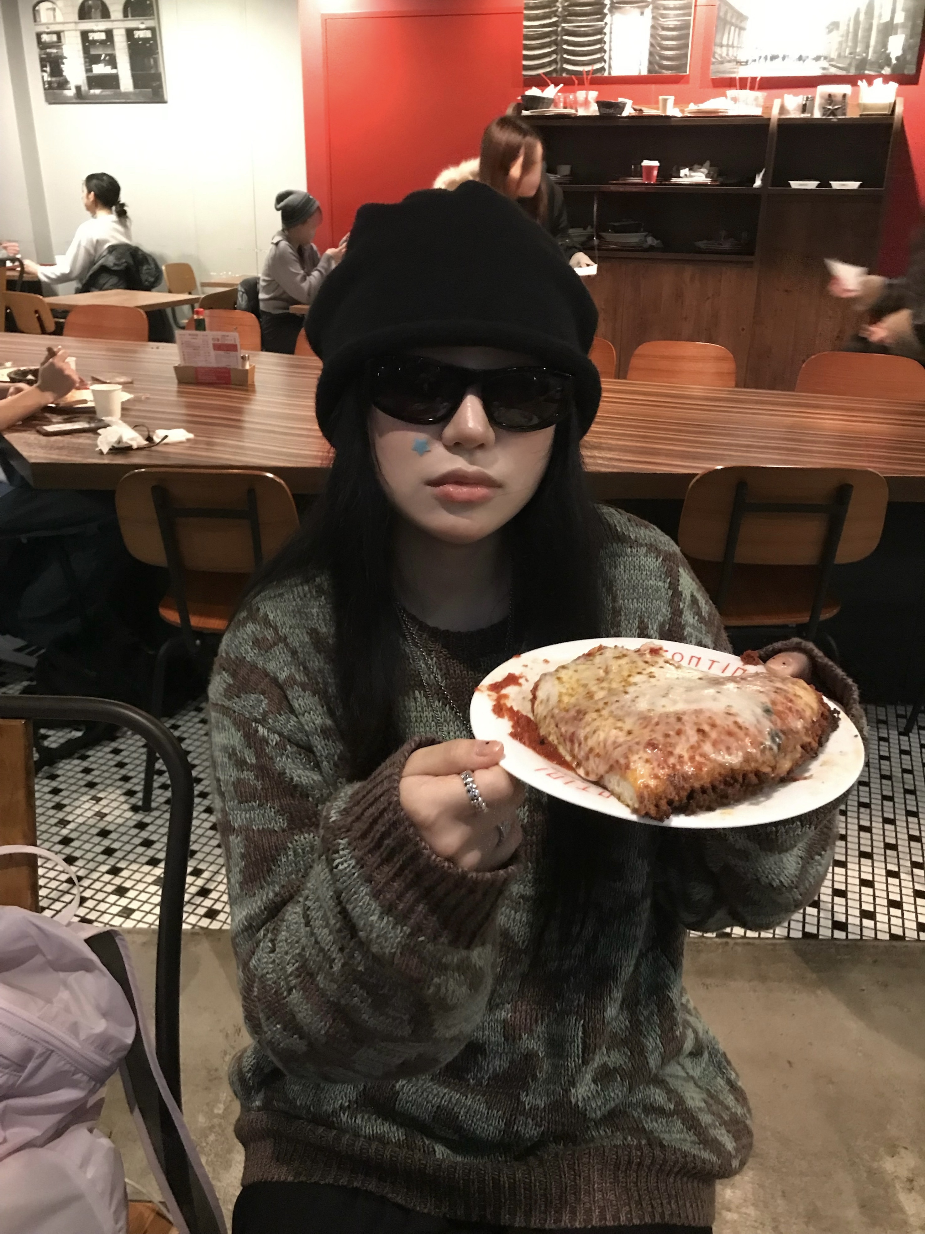 Stussy Landon Sunglasses Black Black Lens, Supreme Stacked Sweater Brown - 23SS 착용 스타일 - 2