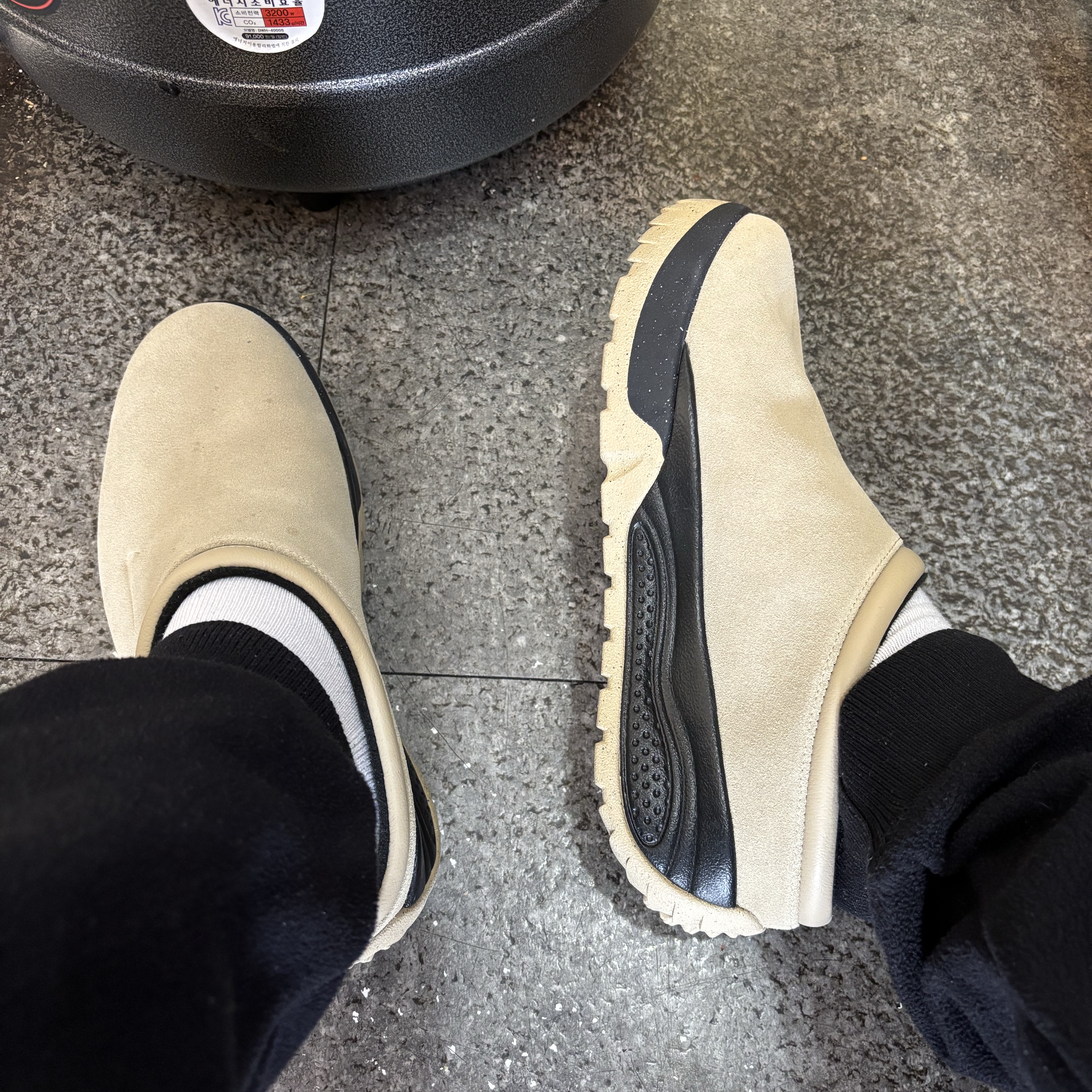 Nike ACG Rufus Limestone and Black 착용 스타일