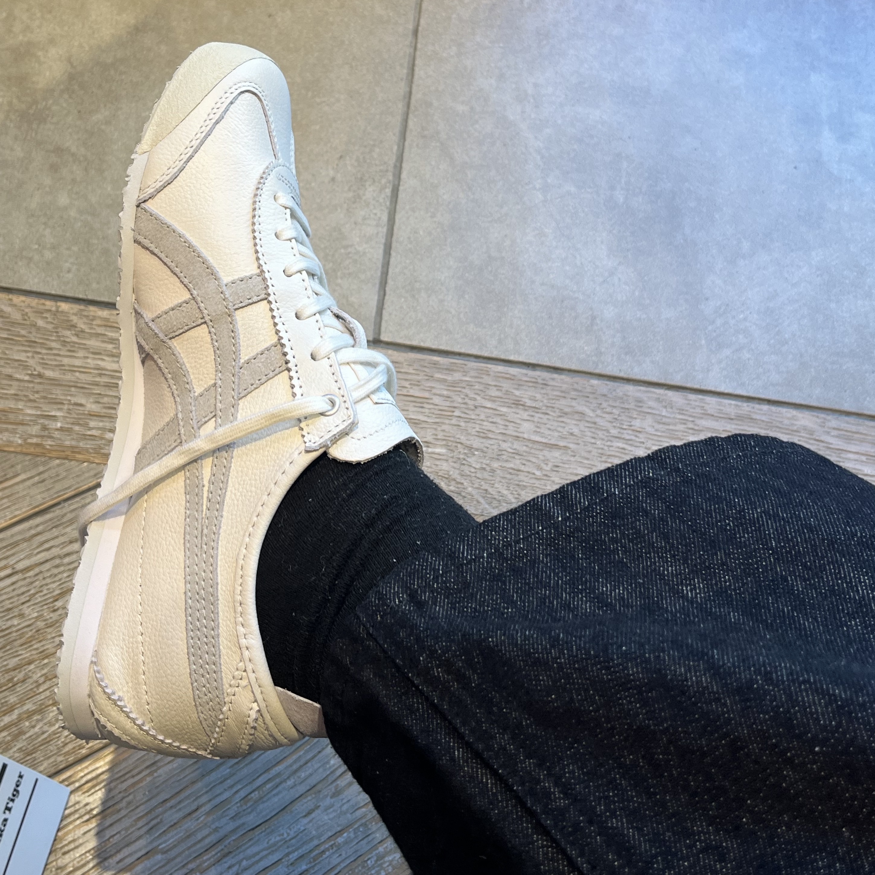Onitsuka Tiger Mexico 66 White Light Sage 착용 스타일