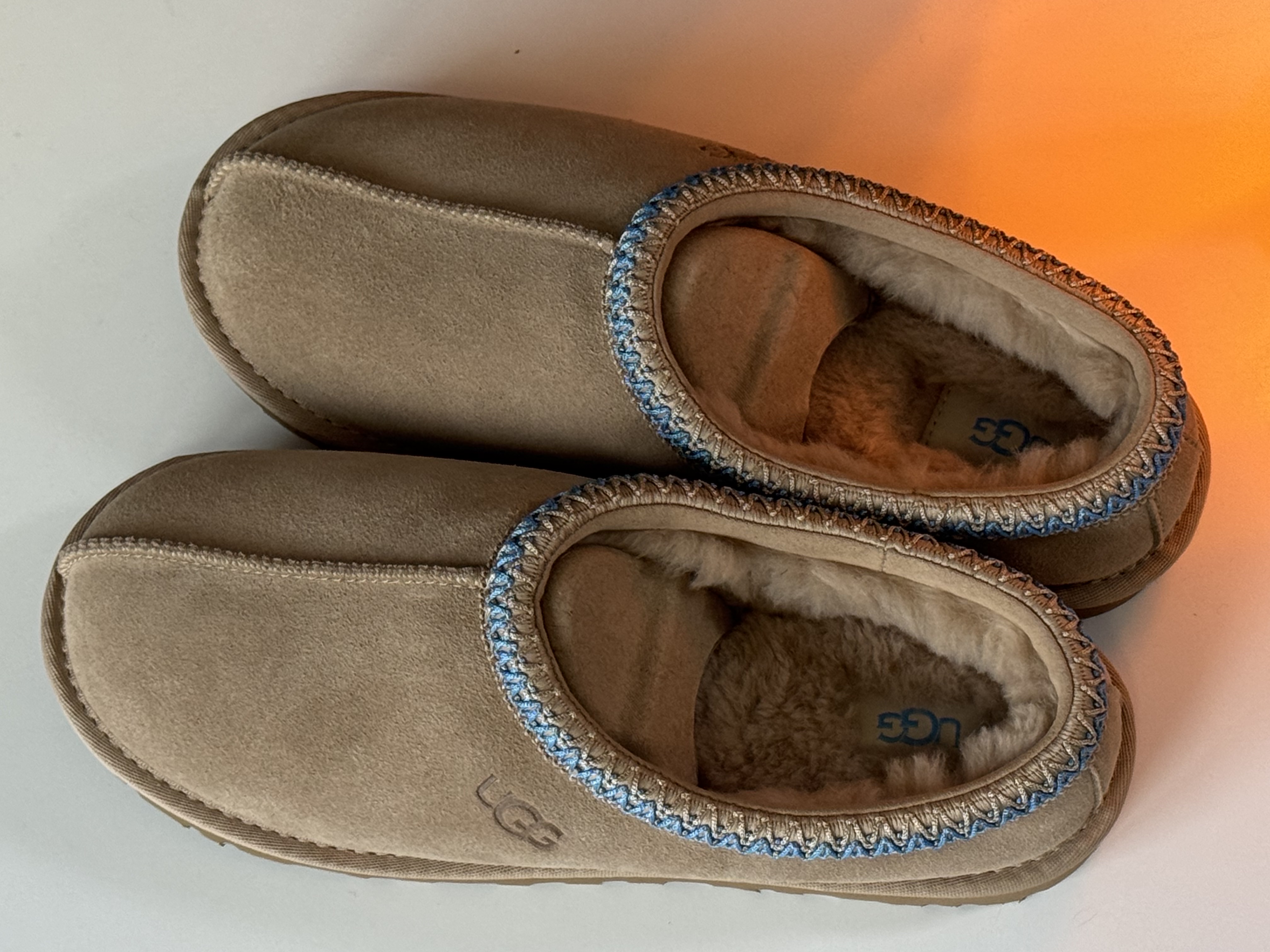 UGG Tasman Slipper Sand Santorini, UGG Tasman II Slipper Chestnut 착용 스타일 - 3
