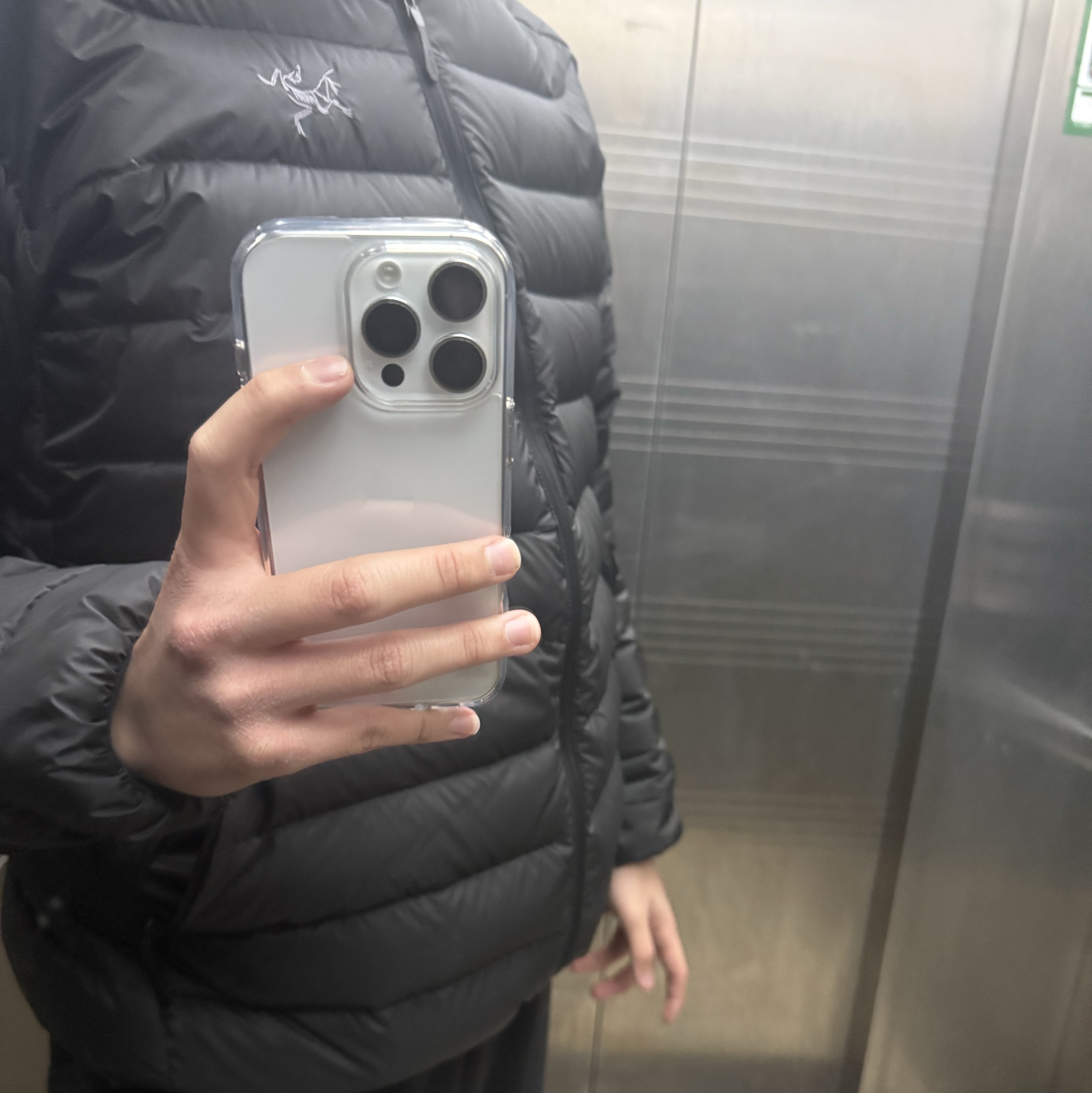 Arc'teryx Cerium Hoody Black 착용 스타일