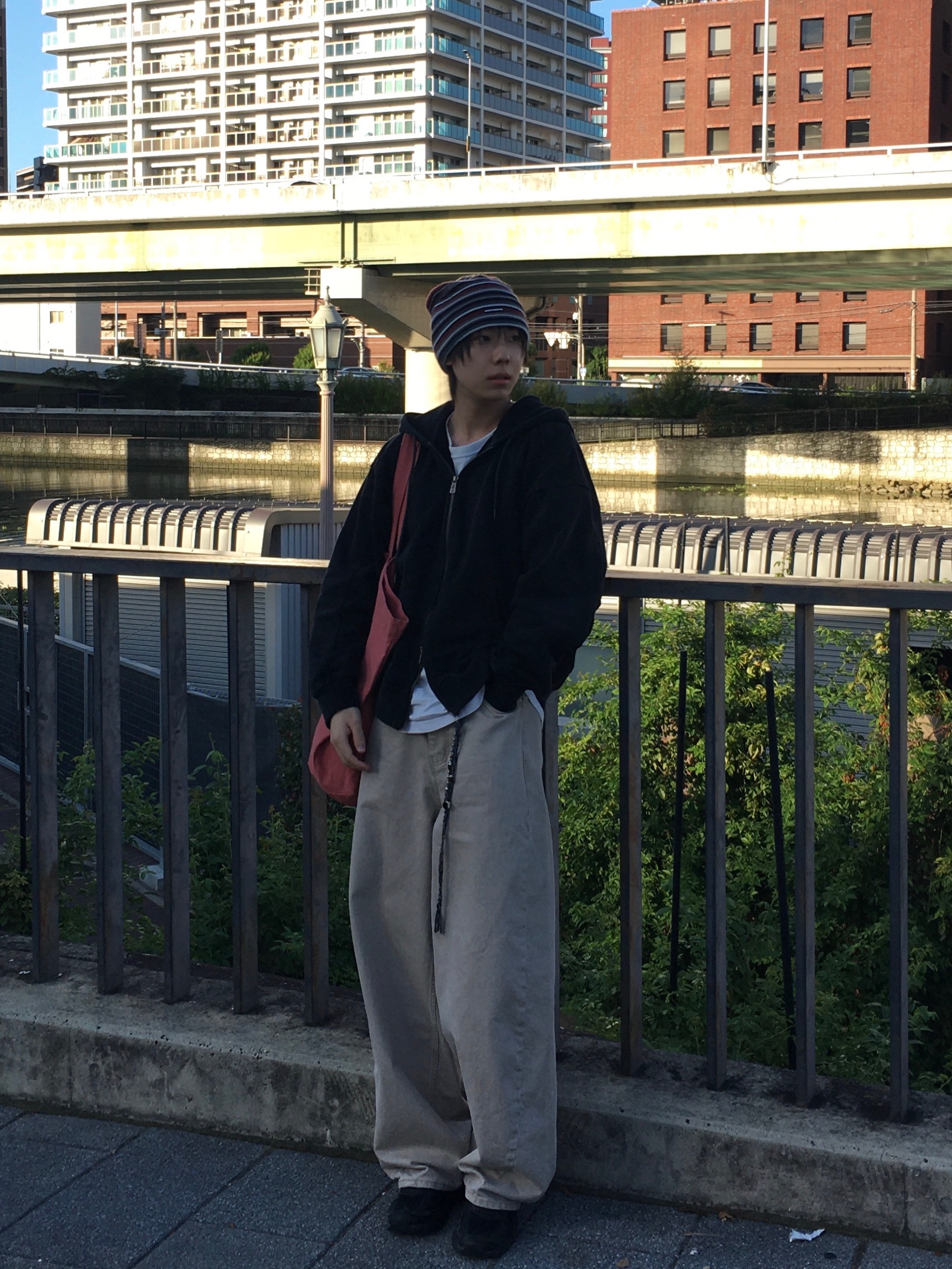 noun Wide Curved Denim Pants Sand Beige 착용 스타일 - 1