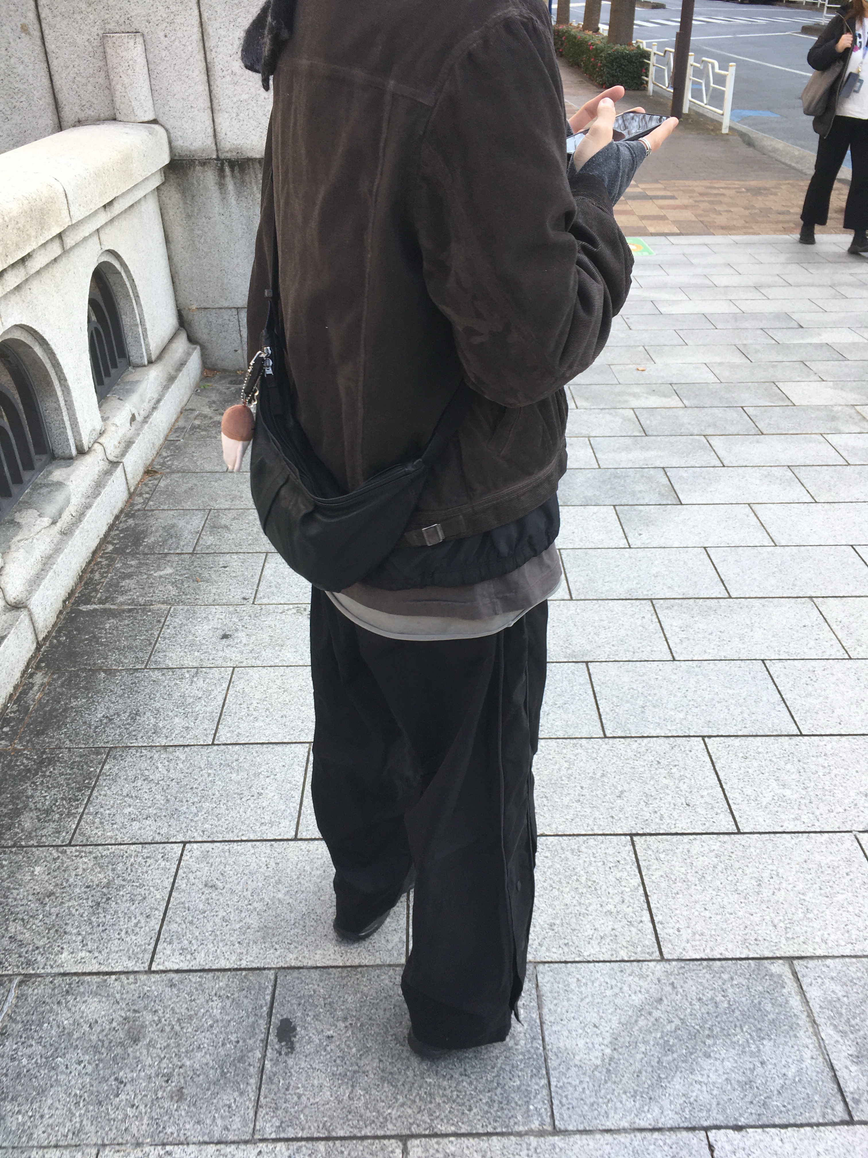Polyteru 1011 Nylon Track Pants Triple Black, Salomon XA Pro 3D Black Magnet 착용 스타일 - 2