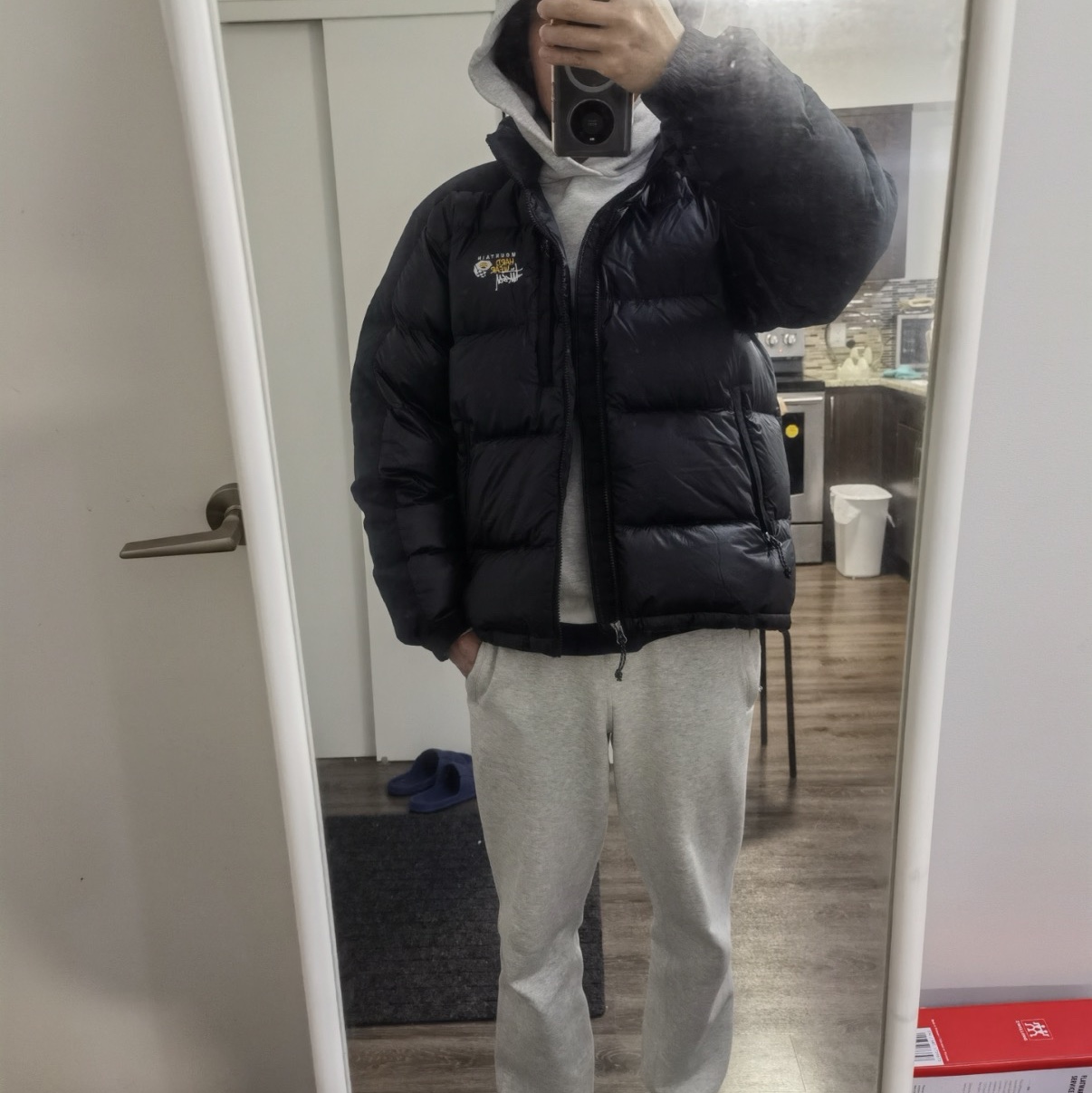 Stussy x Mountain Hardwear Subzero Down Jacket Black 착용 스타일