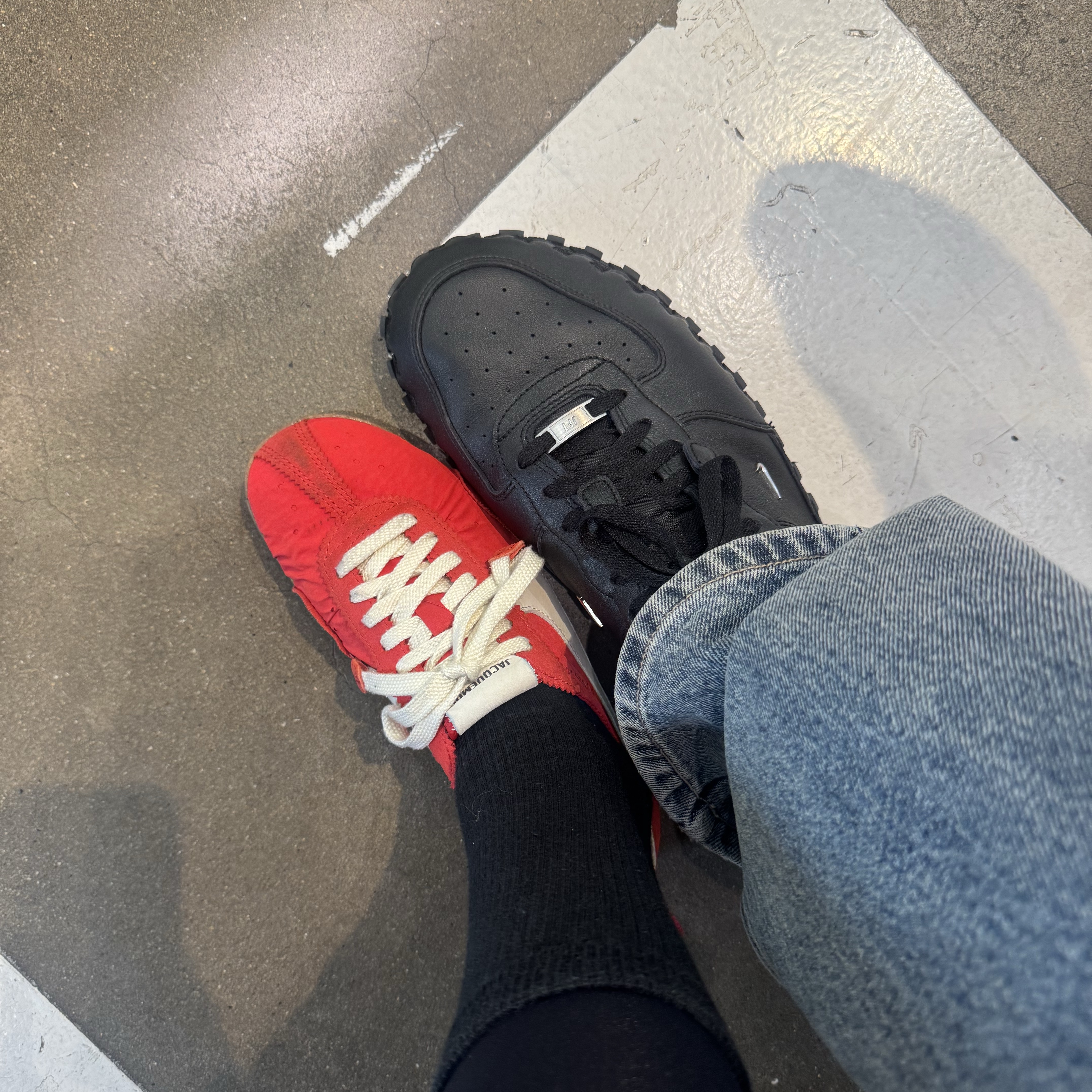 Nike x Jacquemus Moon Shoe SP University Red and Bicycle Yellow, Nike x Jacquemus J Force 1 Low LX SP Black 착용 스타일
