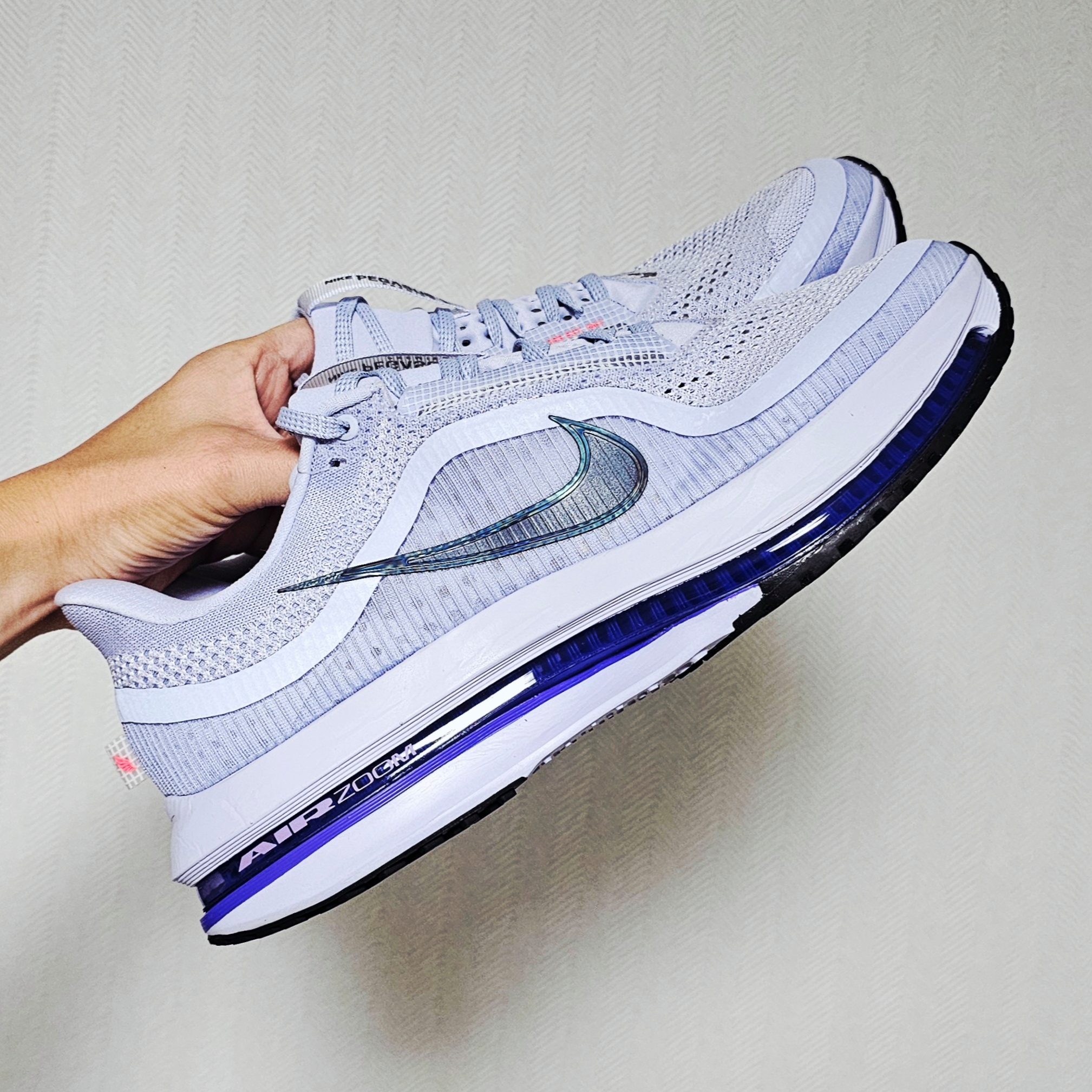 Nike Pegasus Premium Ghost Persian Violet 착용 스타일