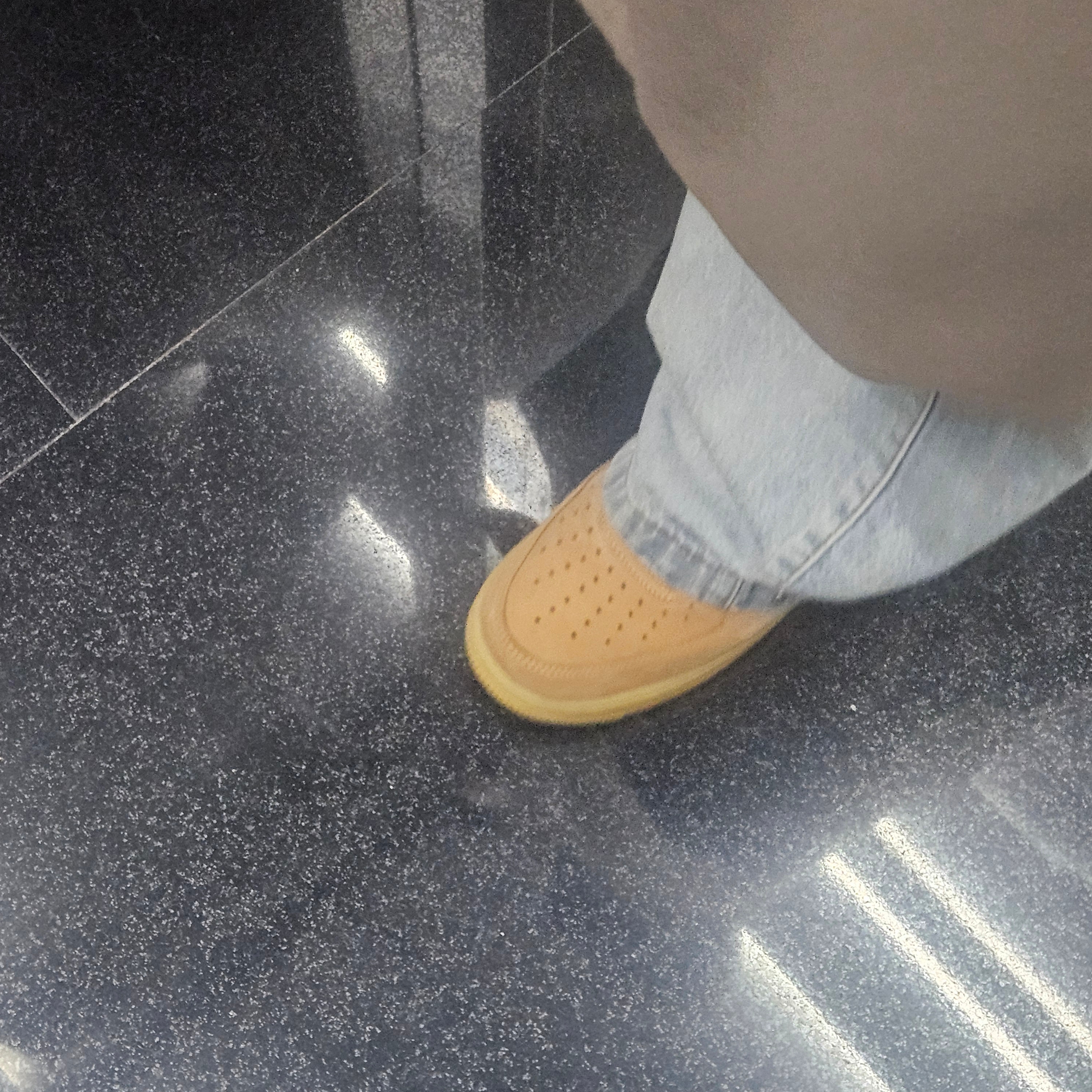 Nike Air Force 1 '07 WB Flax 착용 스타일