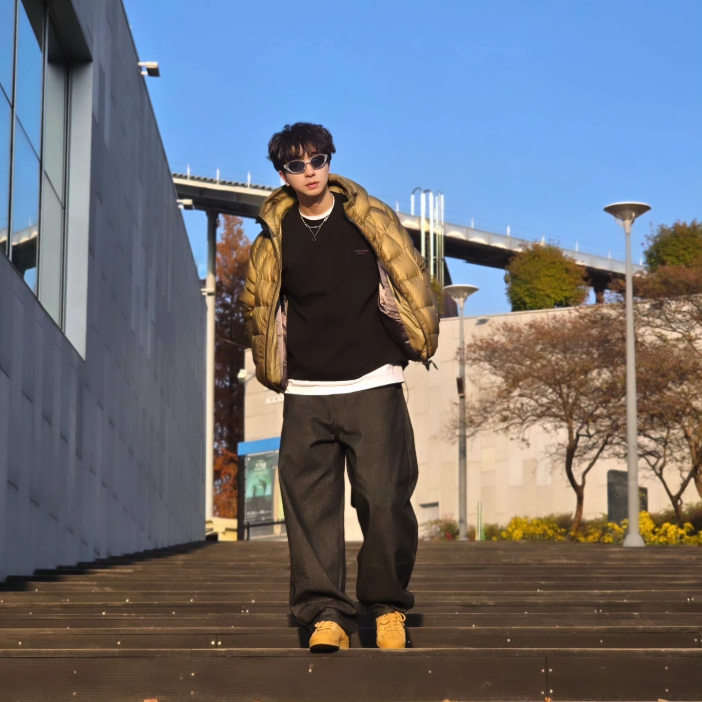 Adidas Superstar Golden Beige 착용 스타일 - 2
