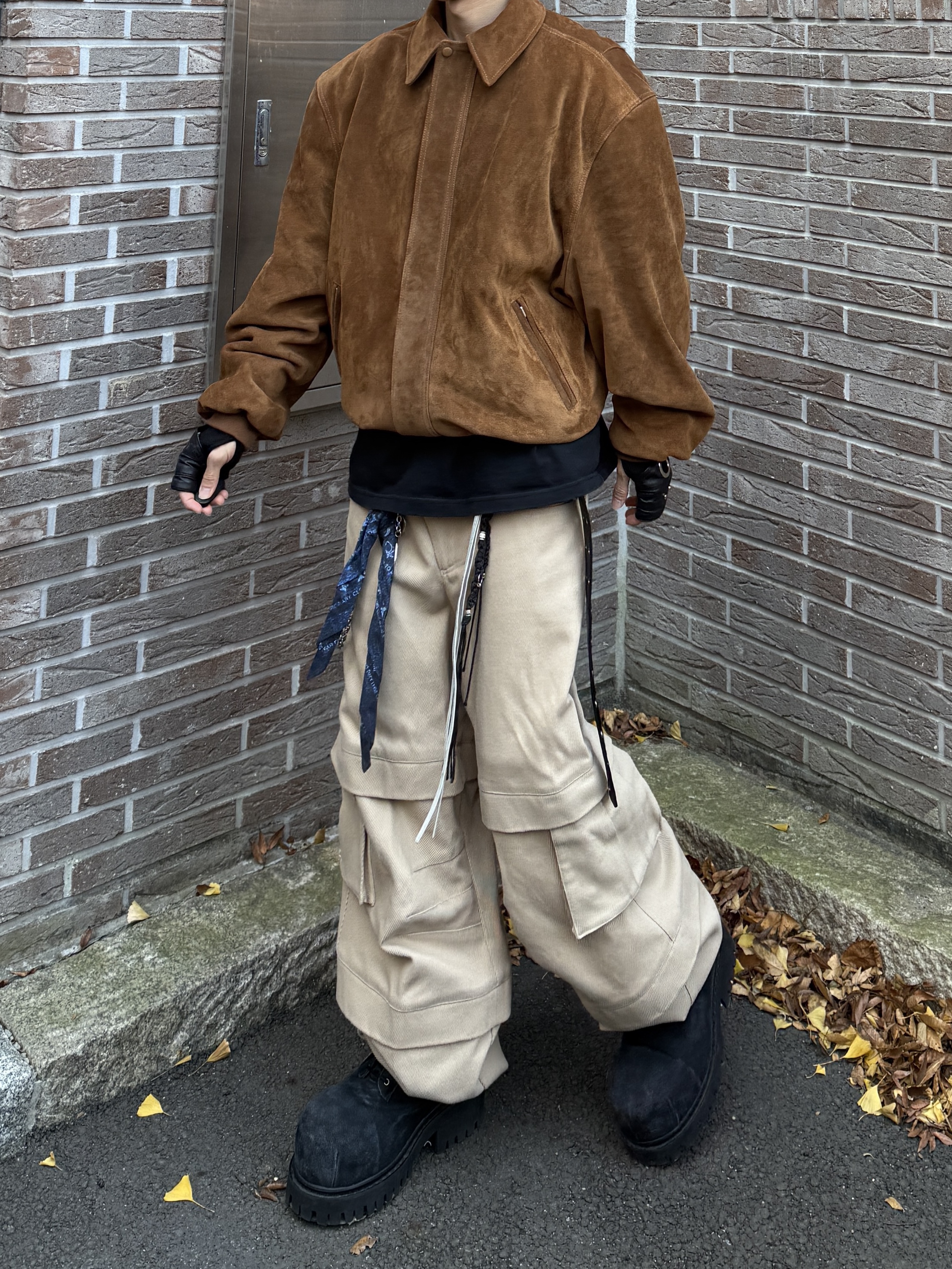 Kamien Titan Baggy Pants Beige, Balenciaga Stomper Bootie Black 착용 스타일 - 5