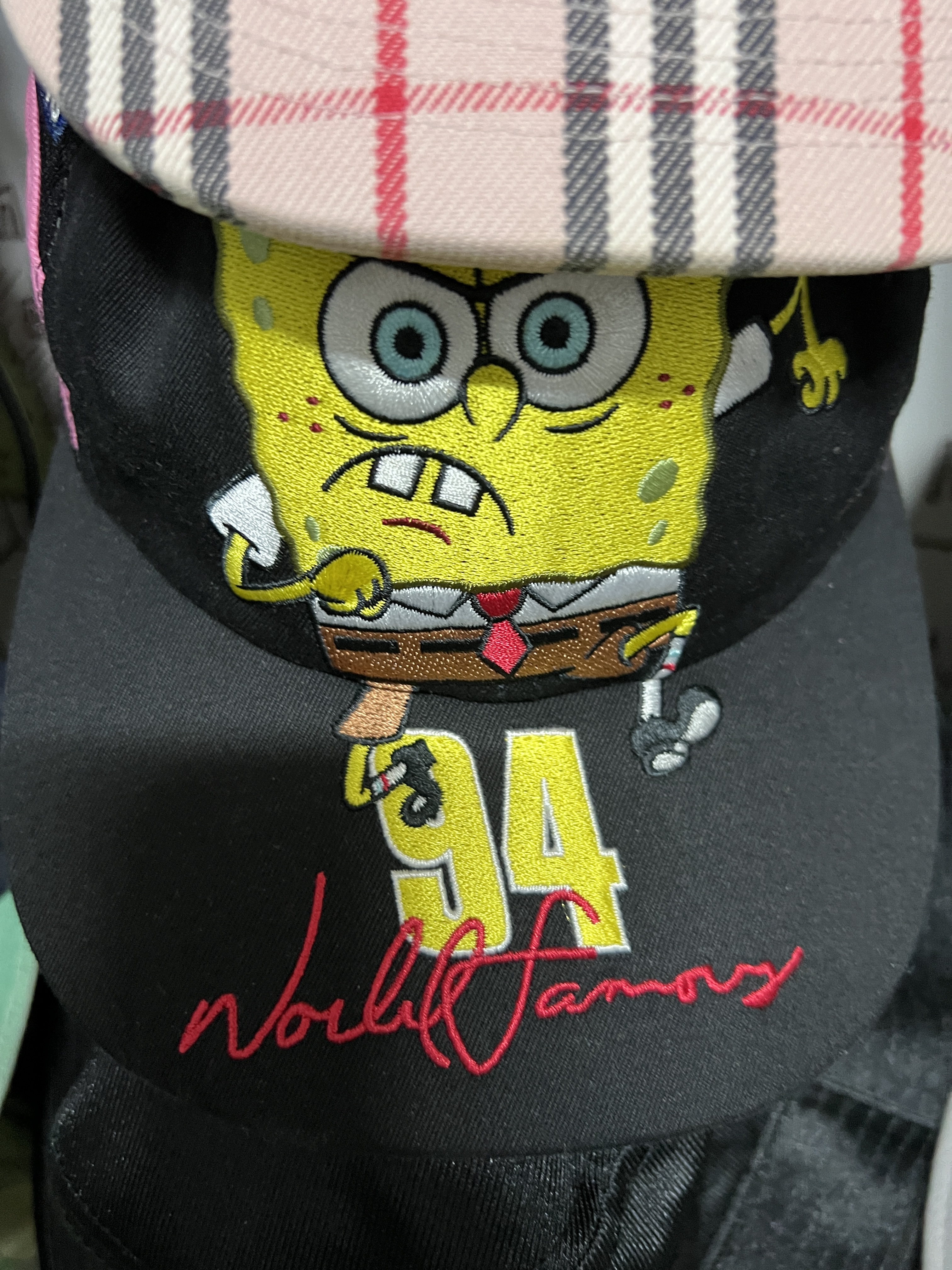 Supreme x SpongeBob Jeff Hamilton Mesh Back 6-Panel Black - 25SS 착용 스타일 - 1