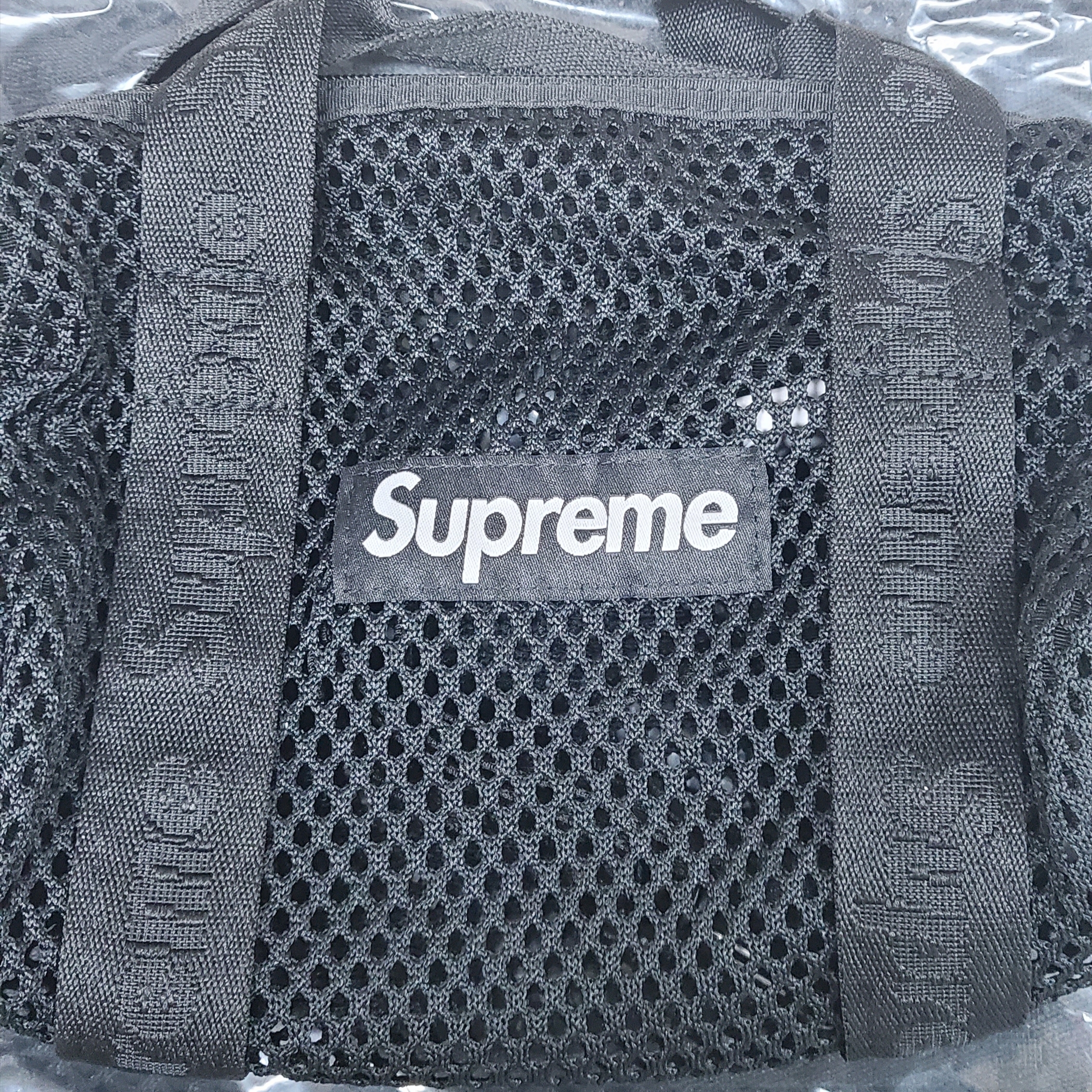 Supreme Mesh Mini Duffle Bag Black - 25SS 착용 스타일