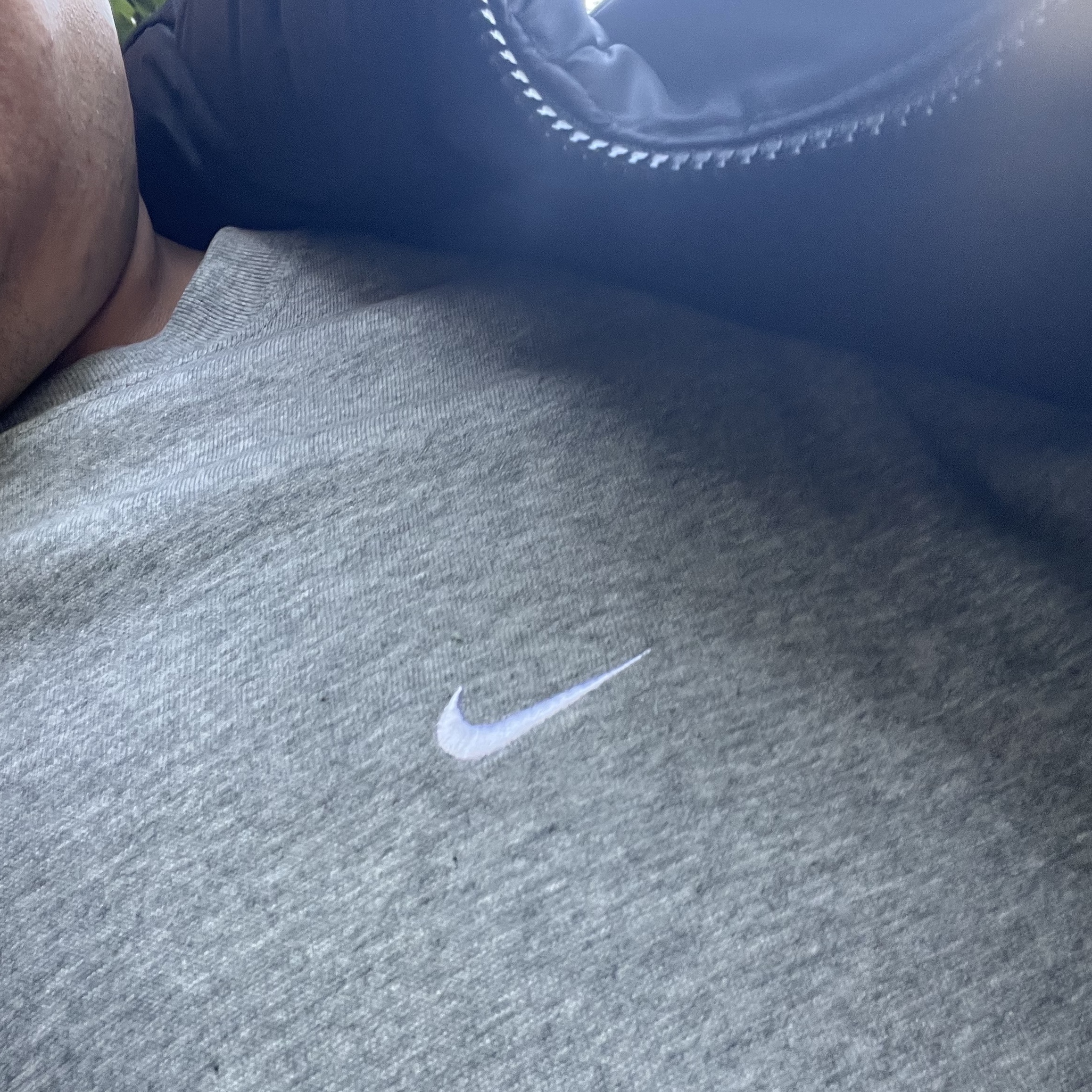 Nike NRG Solo Swoosh T-Shirt Dark Grey Heather - US/EU 착용 스타일