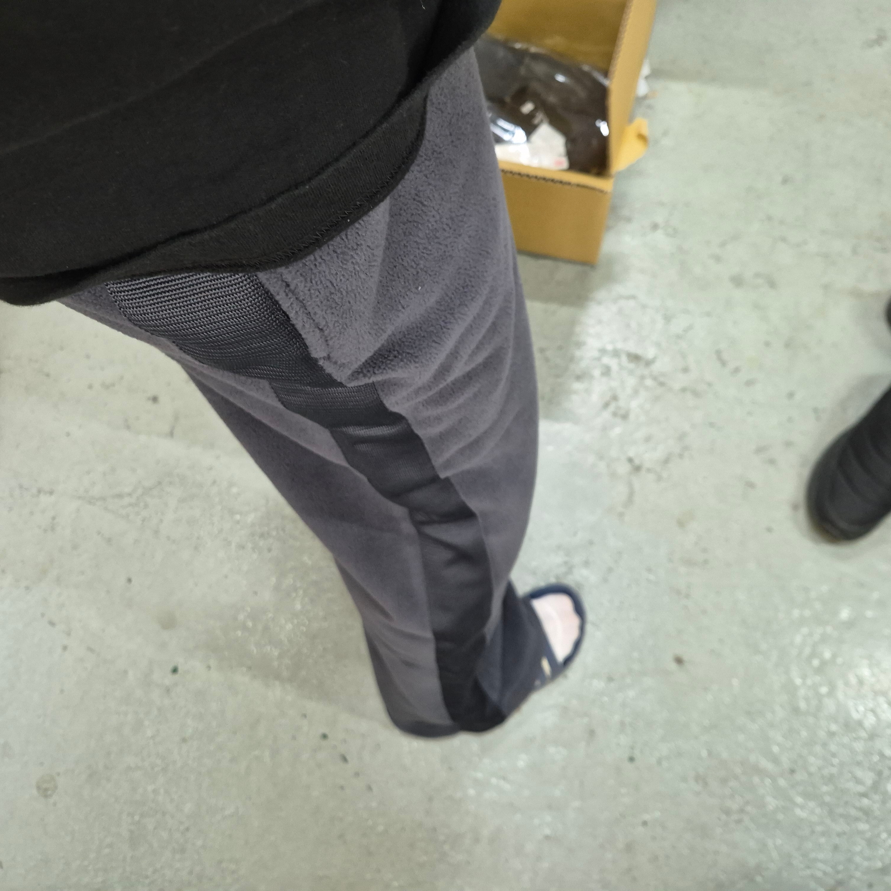 Uniqlo x Needles Fleece Oversized Cardigan Dark Gray - JP, Uniqlo x Needles Fleece Wide Pants Dark Gray - KR 착용 스타일 - 1