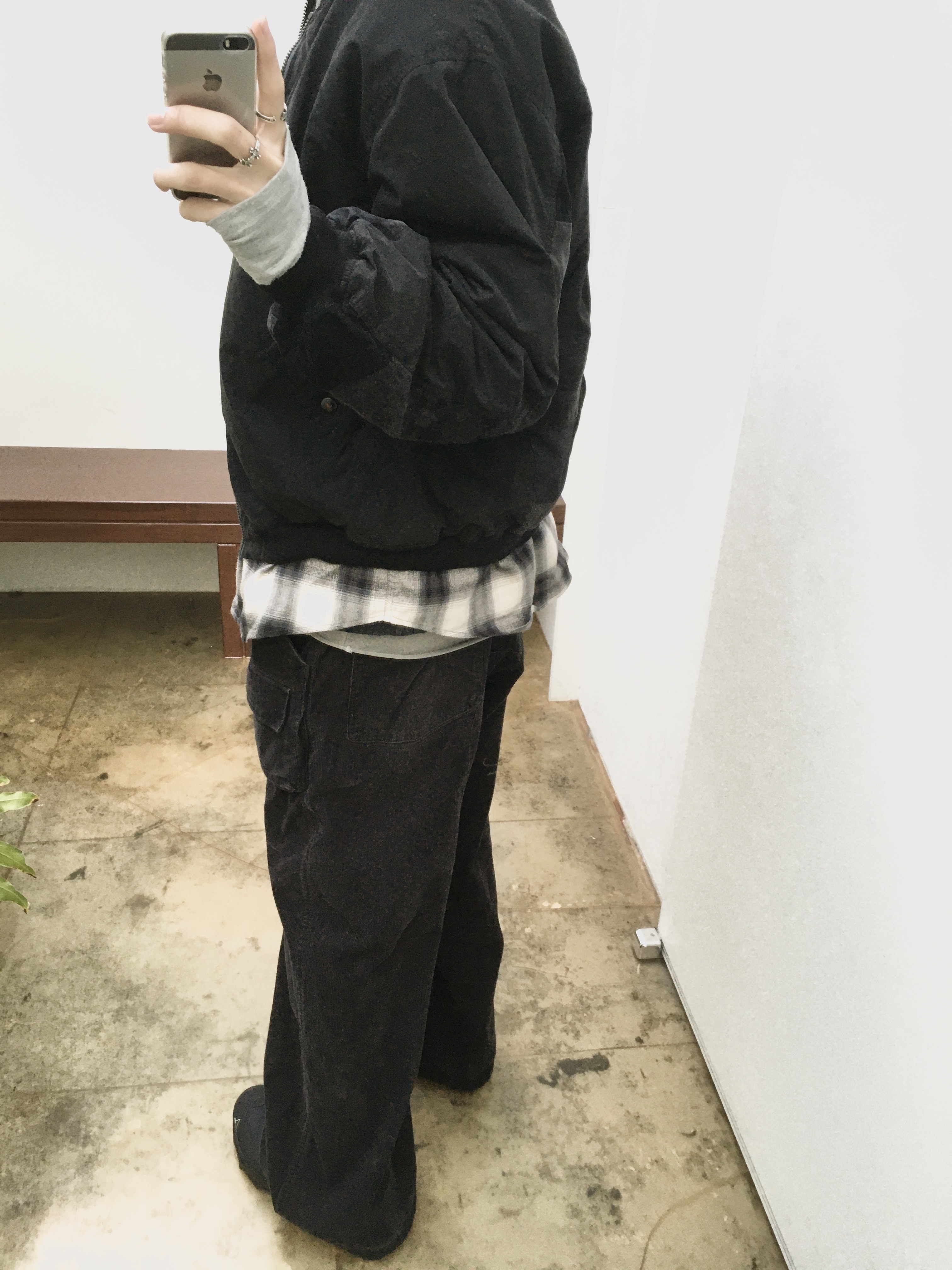Polyteru 1011 Reversible Patched MA-1 Washed Black (Dyed Mud), Polyteru x 1011 Gallery Fatigue Sweatpants Khaki Green - 23SS 착용 스타일 - 3