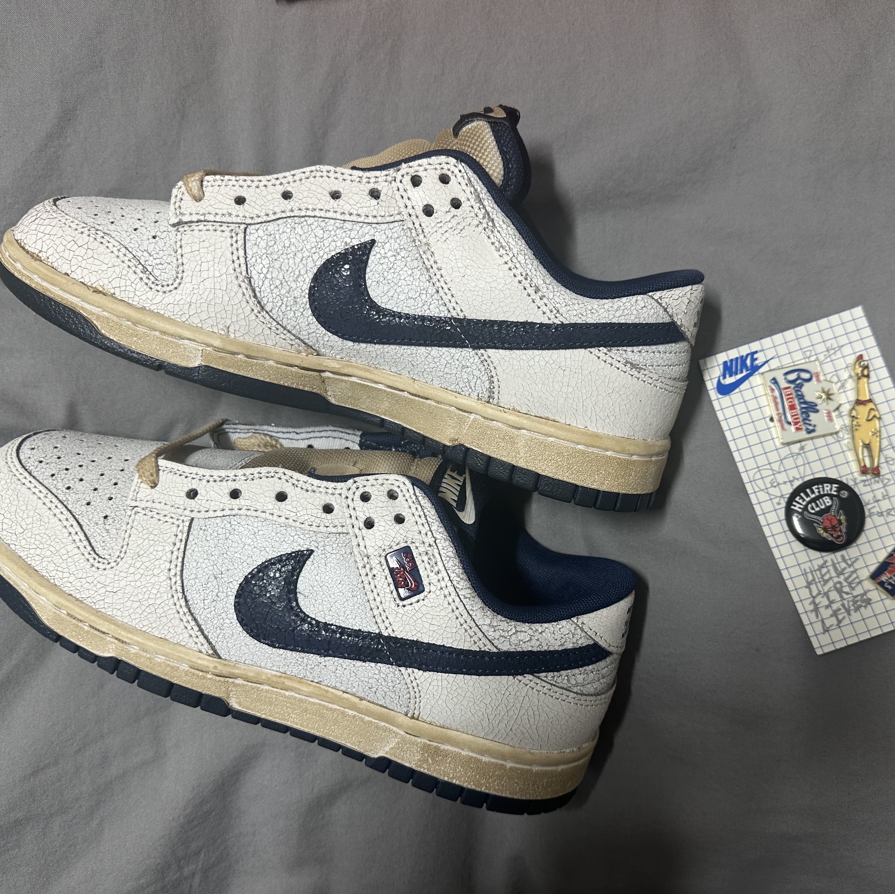 Nike x Stranger Things Dunk Low Phantom and Midnight Navy 착용 스타일 - 1