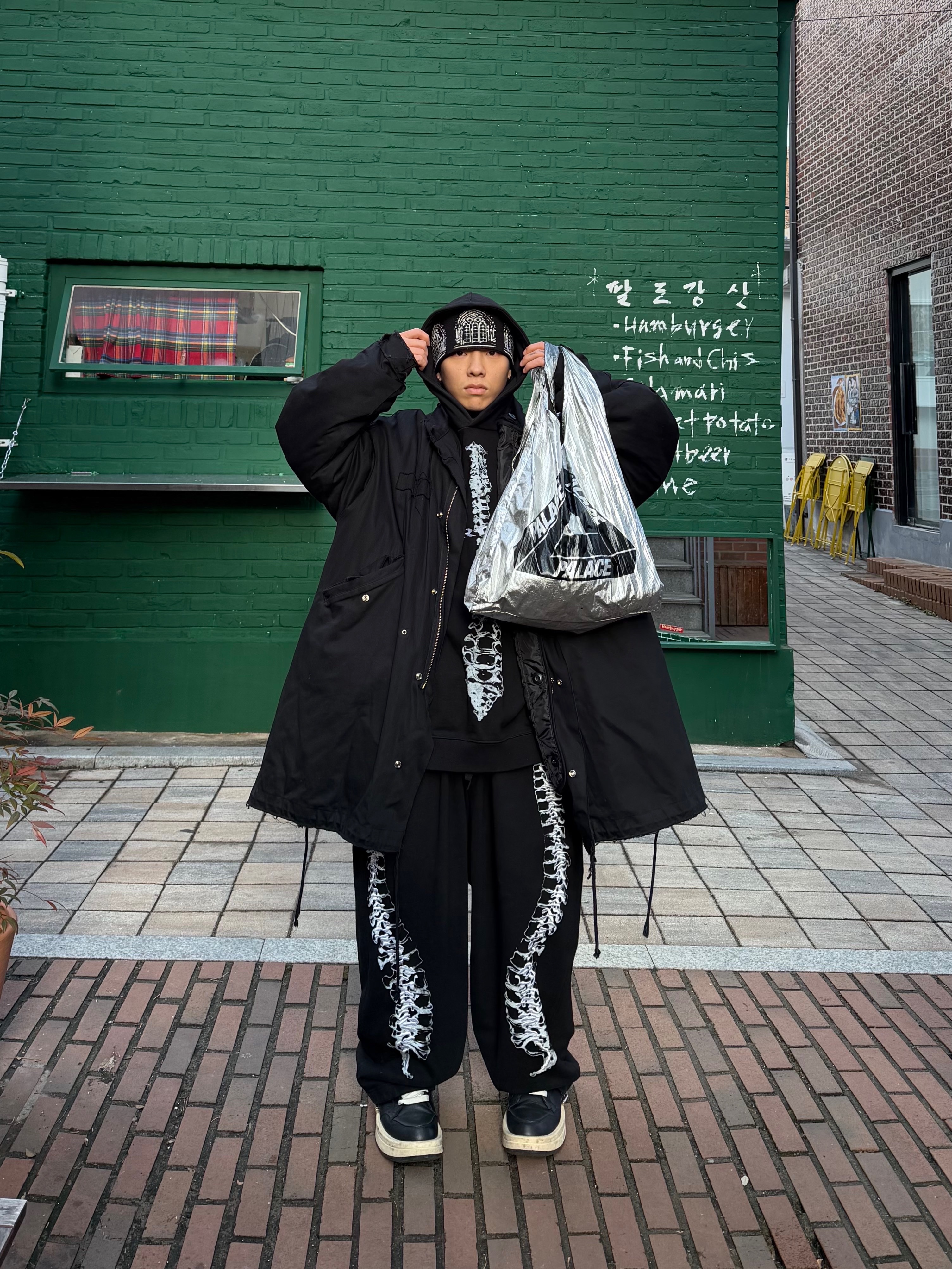 Converse x Drkshdw Turbowpn Black Cream, Palace Palace Shop Reusable Bag Silver - 22FW 착용 스타일 - 4