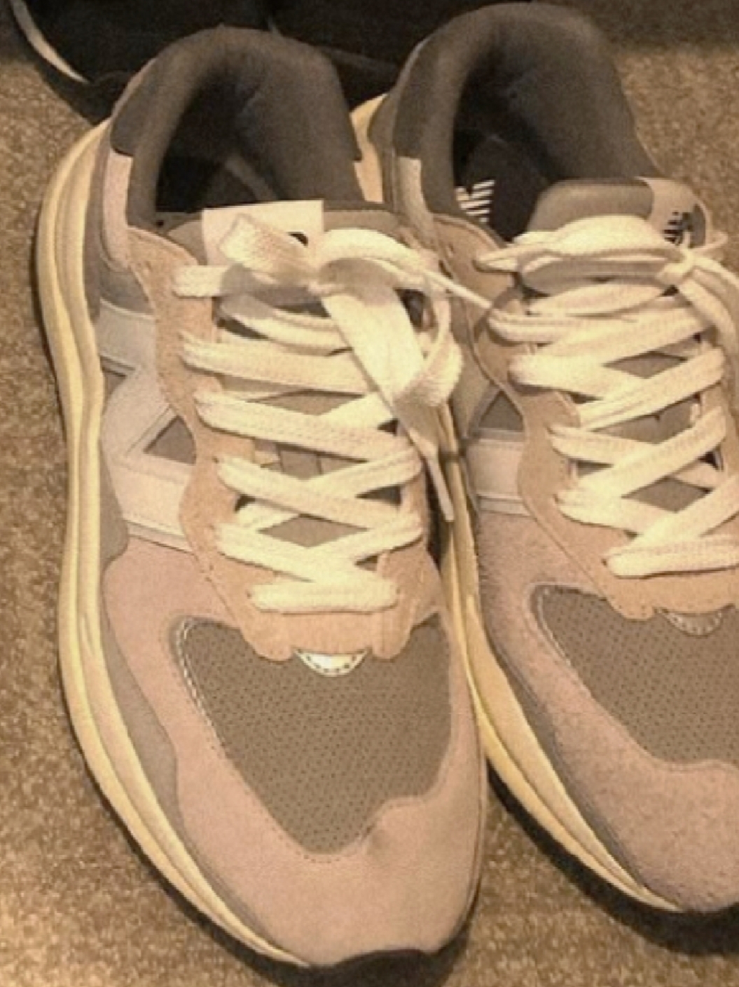 New Balance 5740 Grey 착용 스타일