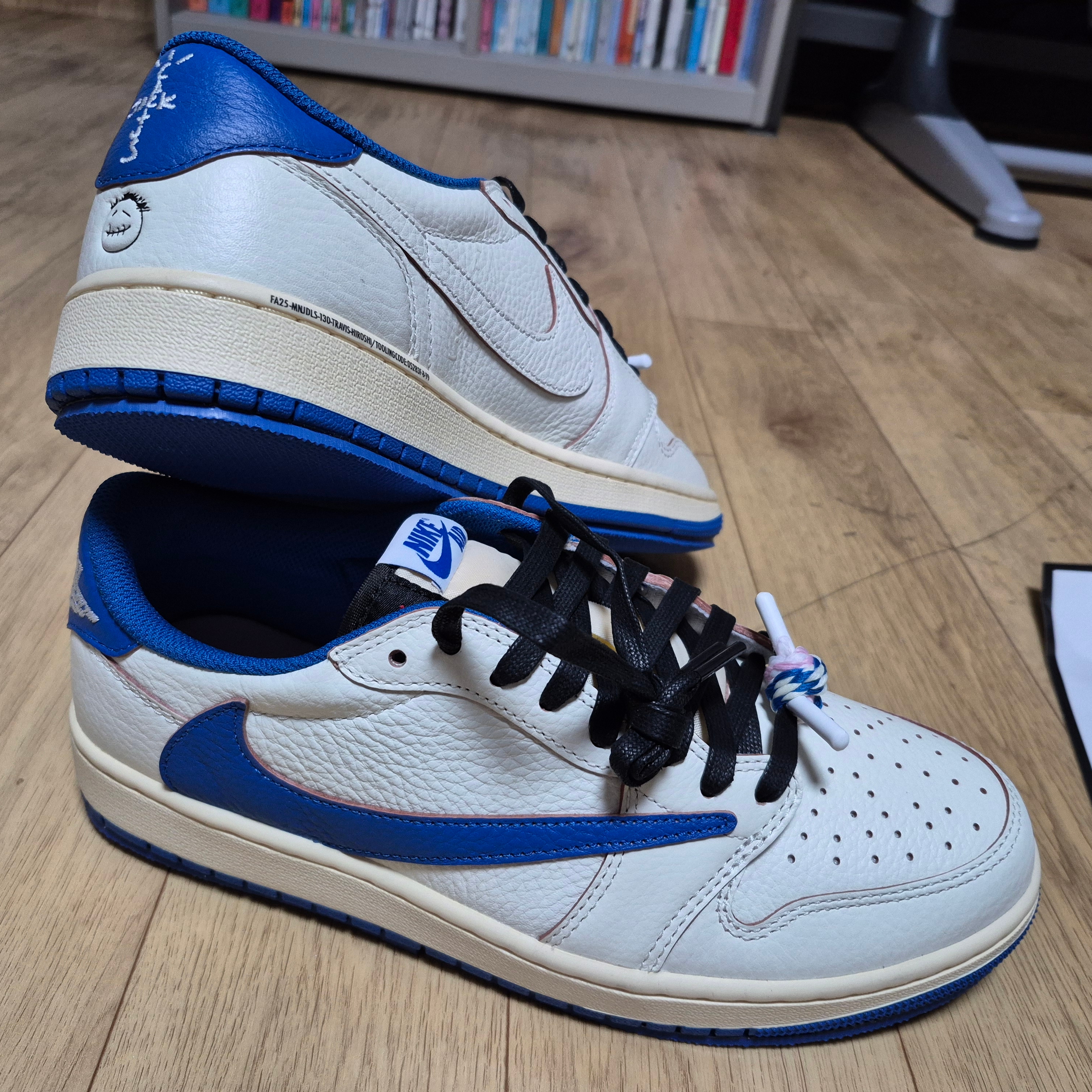 Jordan 1 x Travis Scott x Fragment Retro Low OG SP Sail Military Blue 착용 스타일