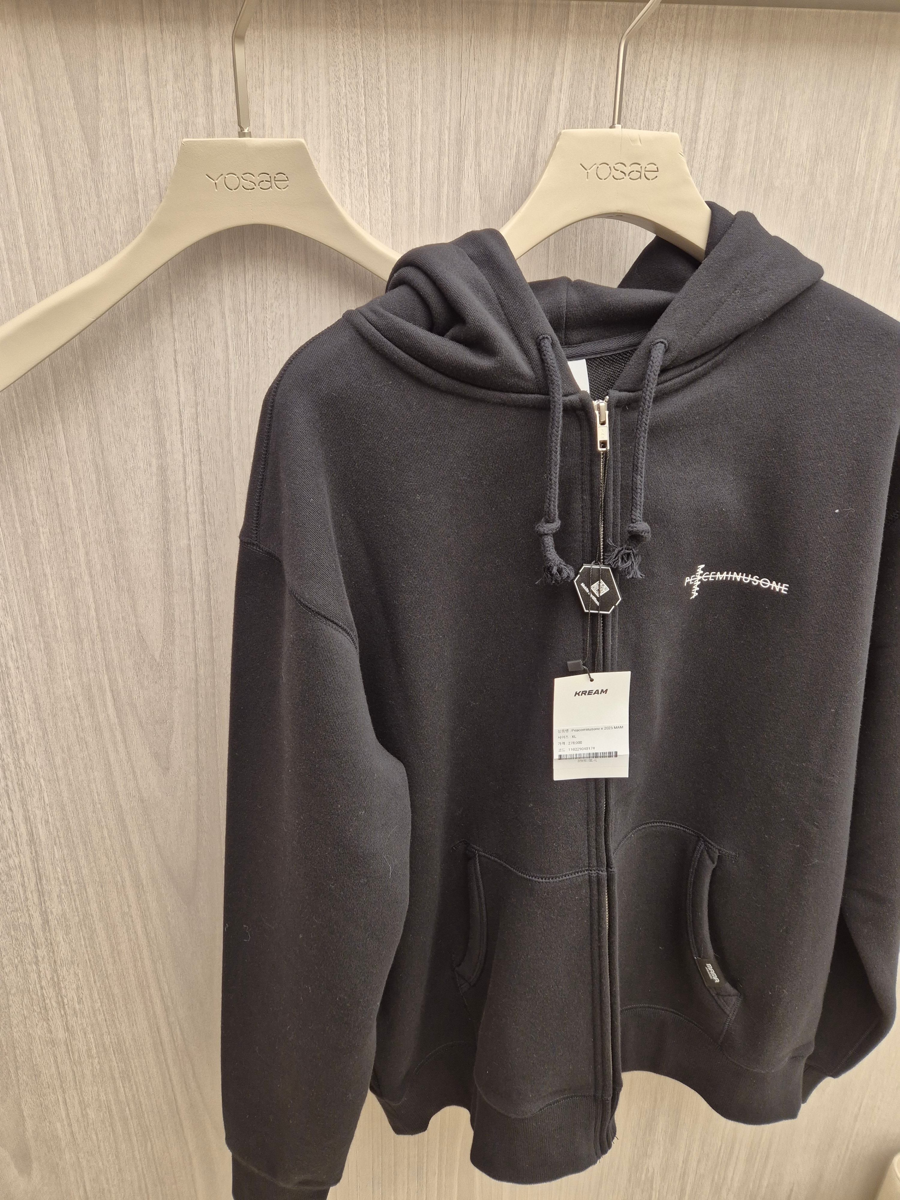 Peaceminusone x 2025 MAMA Awards Peacemamaone Zip Up Hoodie Black 착용 스타일