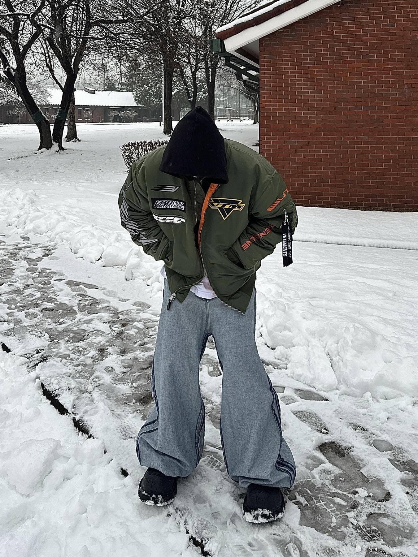 Vetements Racing Logo Bomber Green, Balenciaga Steroid Derby Black 착용 스타일 - 1