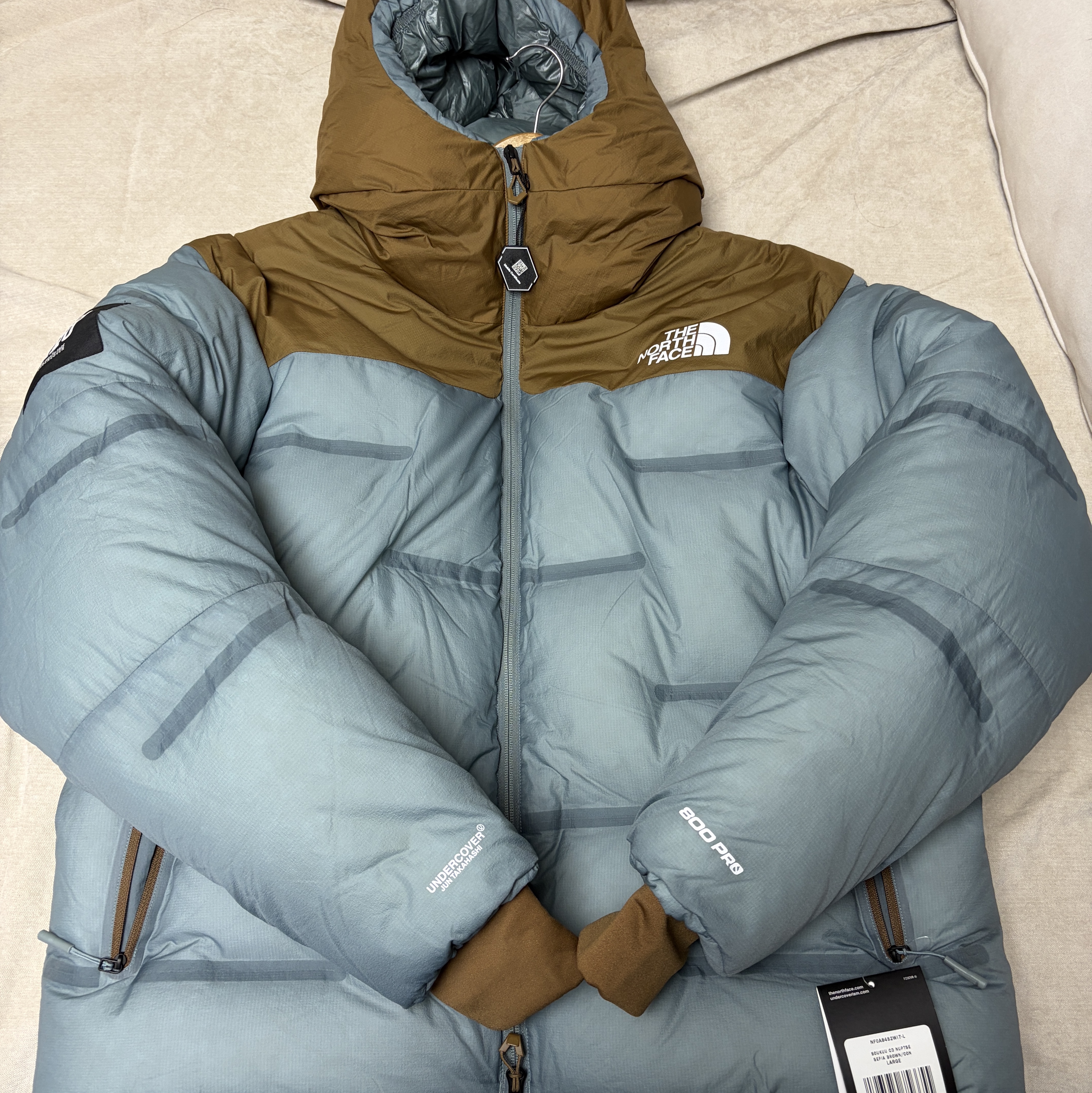 The North Face x Undercover Soukuu Cloud Down Nupste Sepia Brown Concrete Grey 착용 스타일