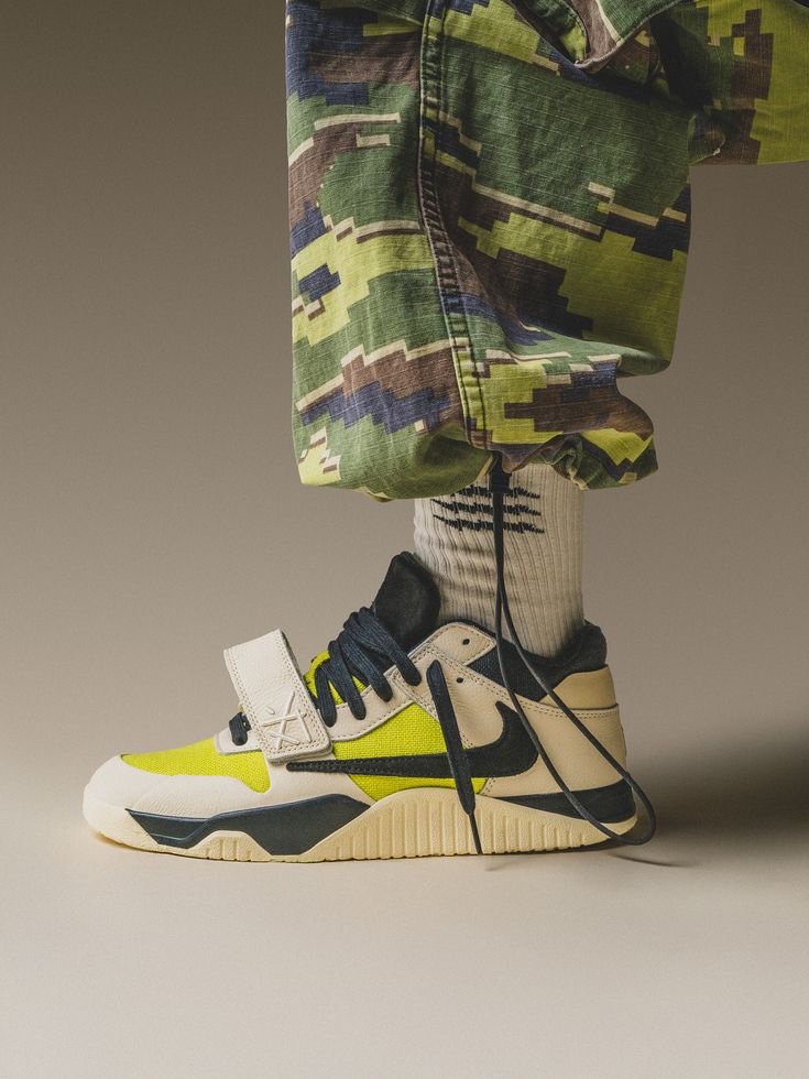 Jordan x Travis Scott Jumpman Jack TR Bright Cactus 착용 스타일