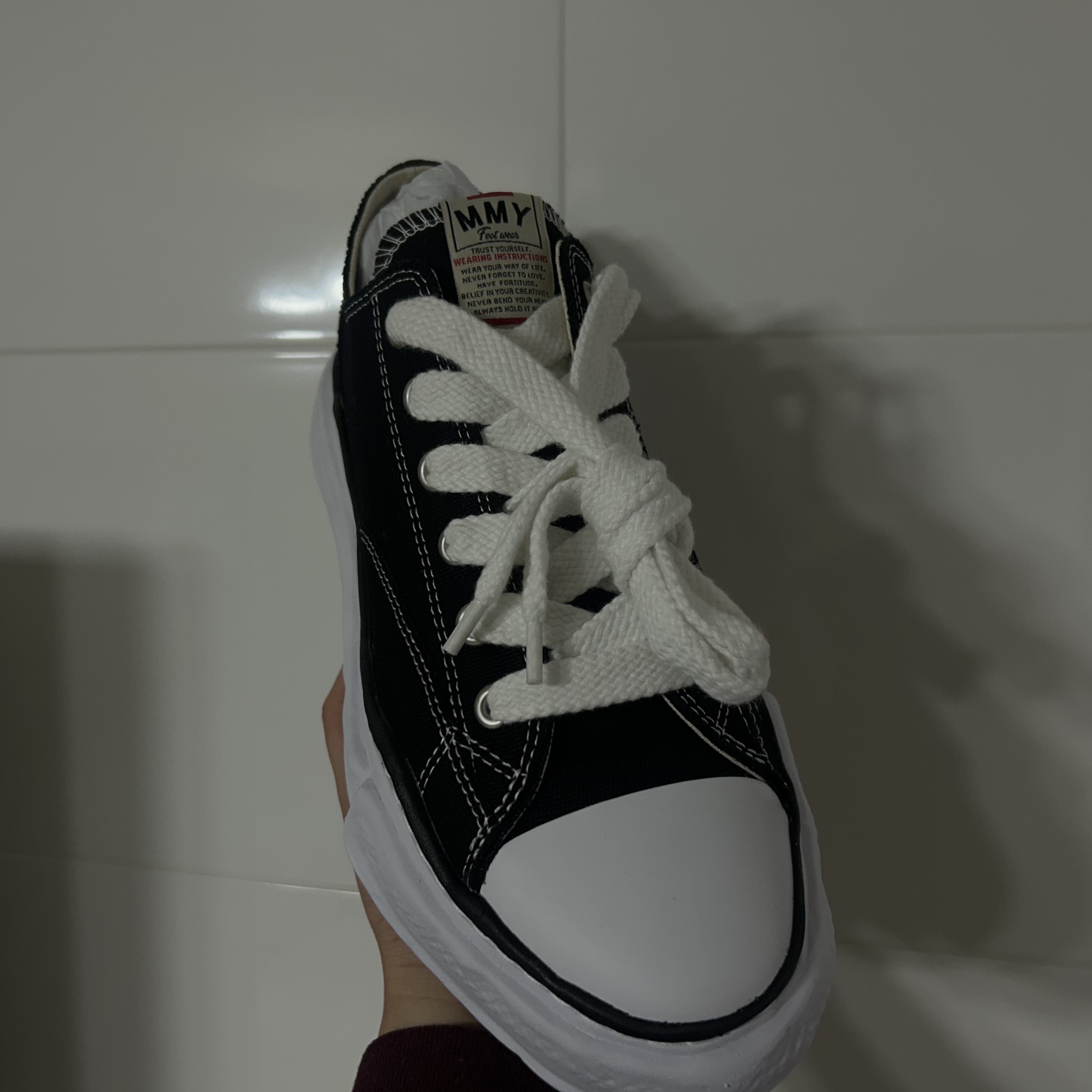 Maison Mihara Yasuhiro Peterson OG Sole Canvas Low Sneakers Black 착용 스타일 - 3