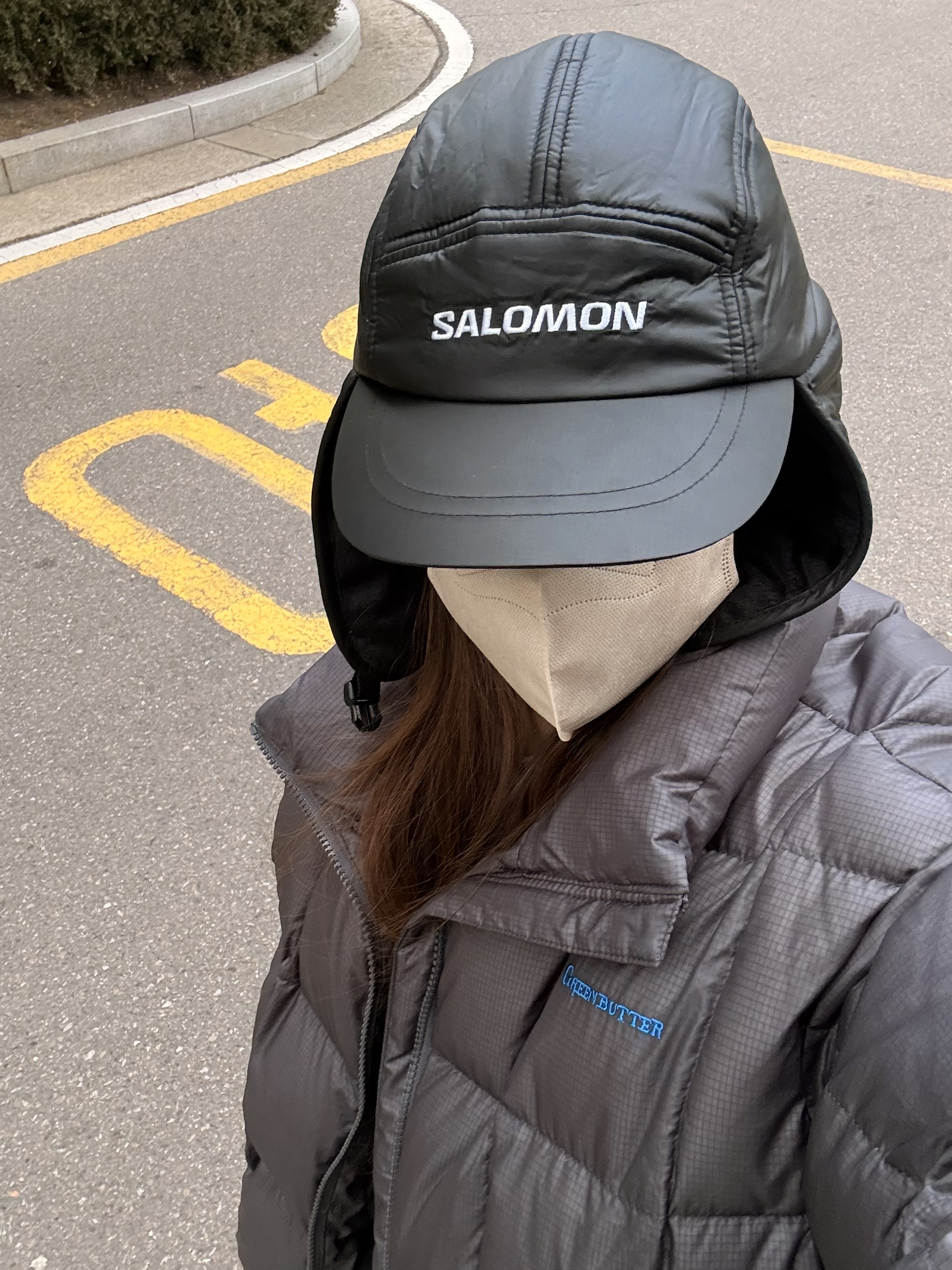 Salomon Thermo Trapper Hat Black, (W) UGG Maxi Curly Tasman Slipper Chestnut 착용 스타일 - 1