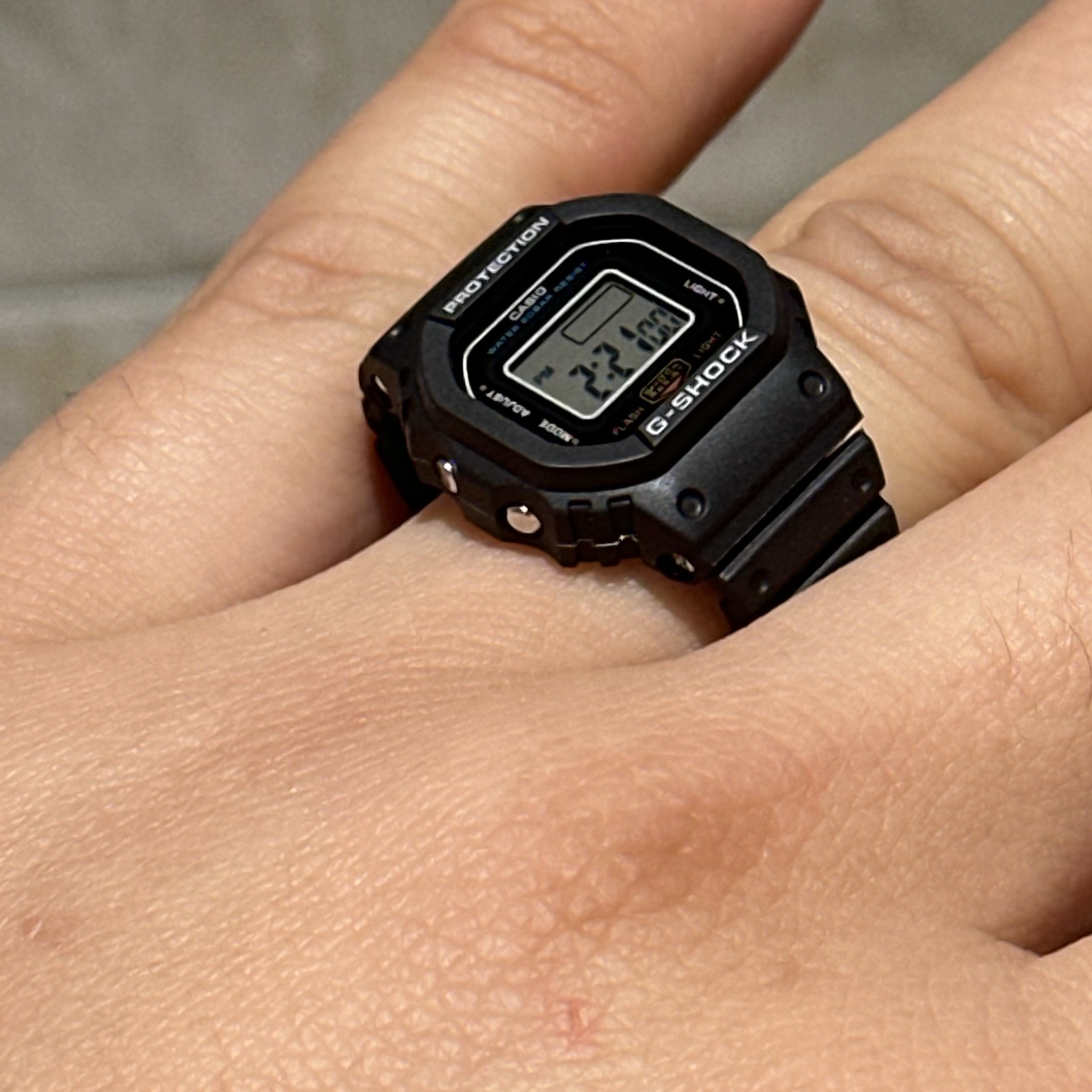 Casio G-Shock Nano DWN-5600-1, Casio G-Shock GA-2100MNG-2A 착용 스타일 - 2