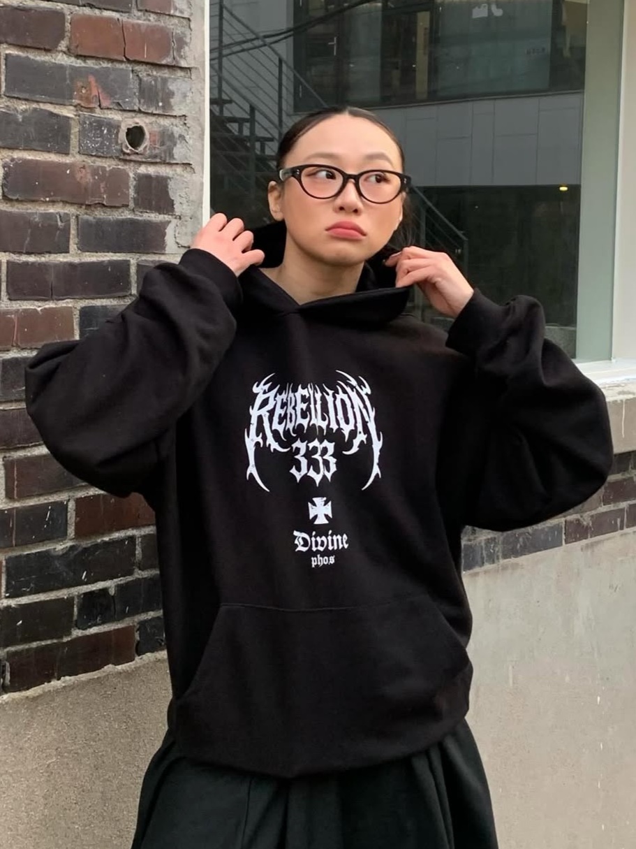 PHOS333 Rebellion 333 Hoodie Black, PHOS333 Rebellion 333 Hoodie Melange White 착용 스타일 - 1