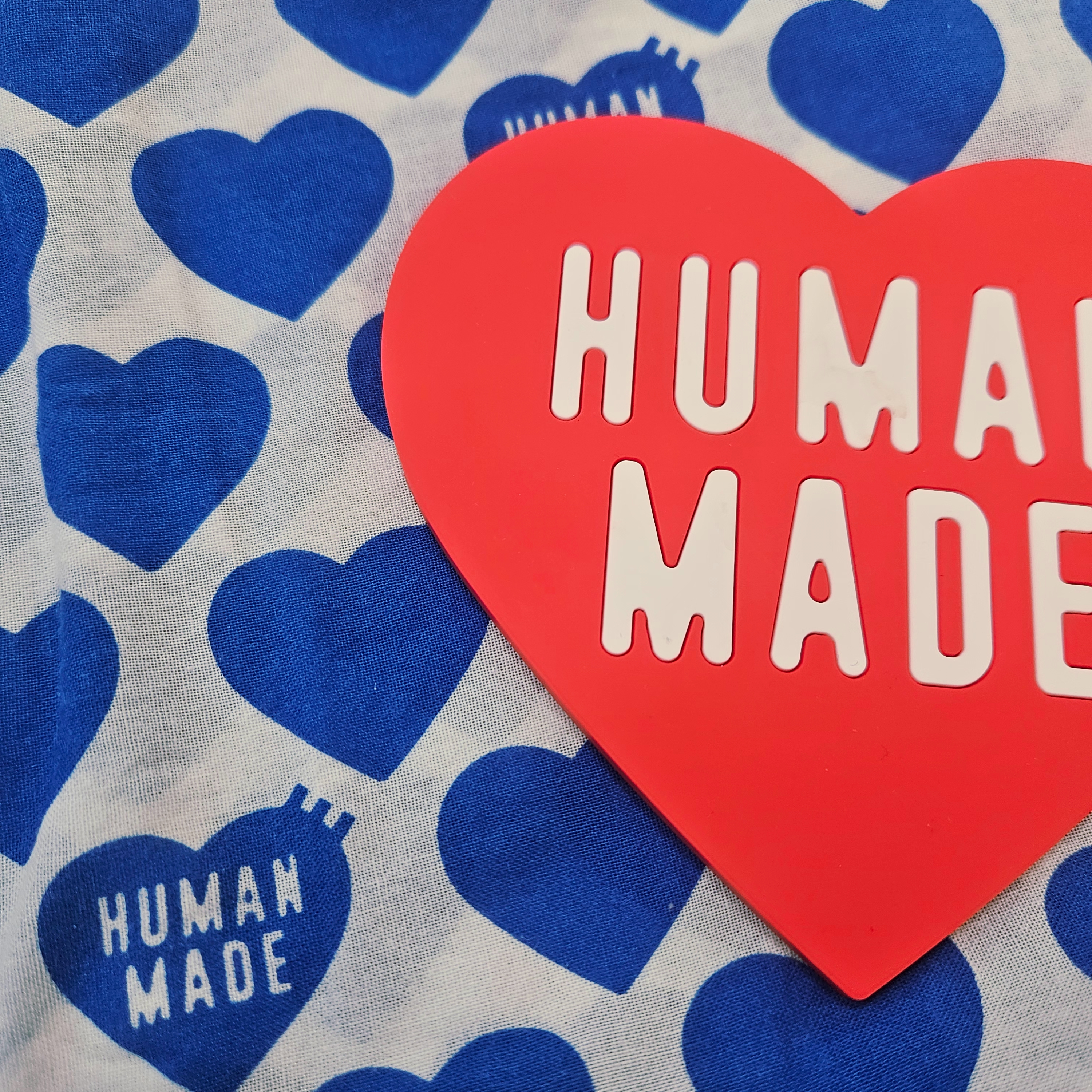 Human Made Heart Big Bandana Blue 착용 스타일 - 1